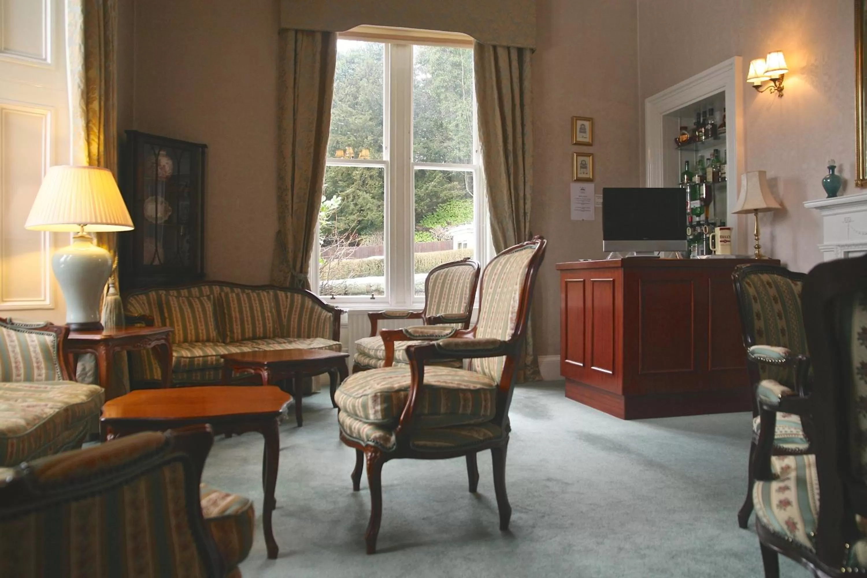 Living room in Sunbank House Metro Hotel