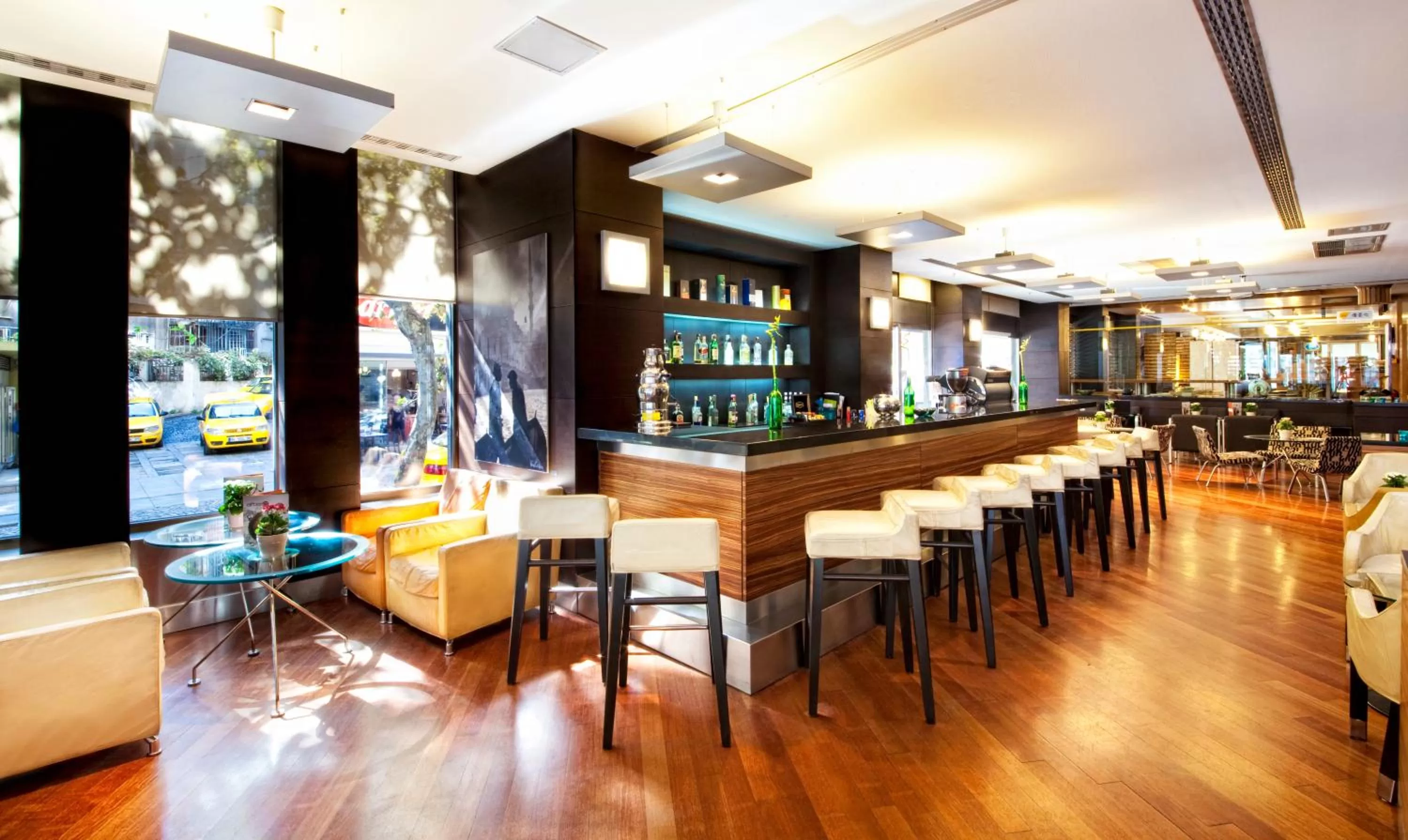Lounge or bar in Point Hotel Taksim