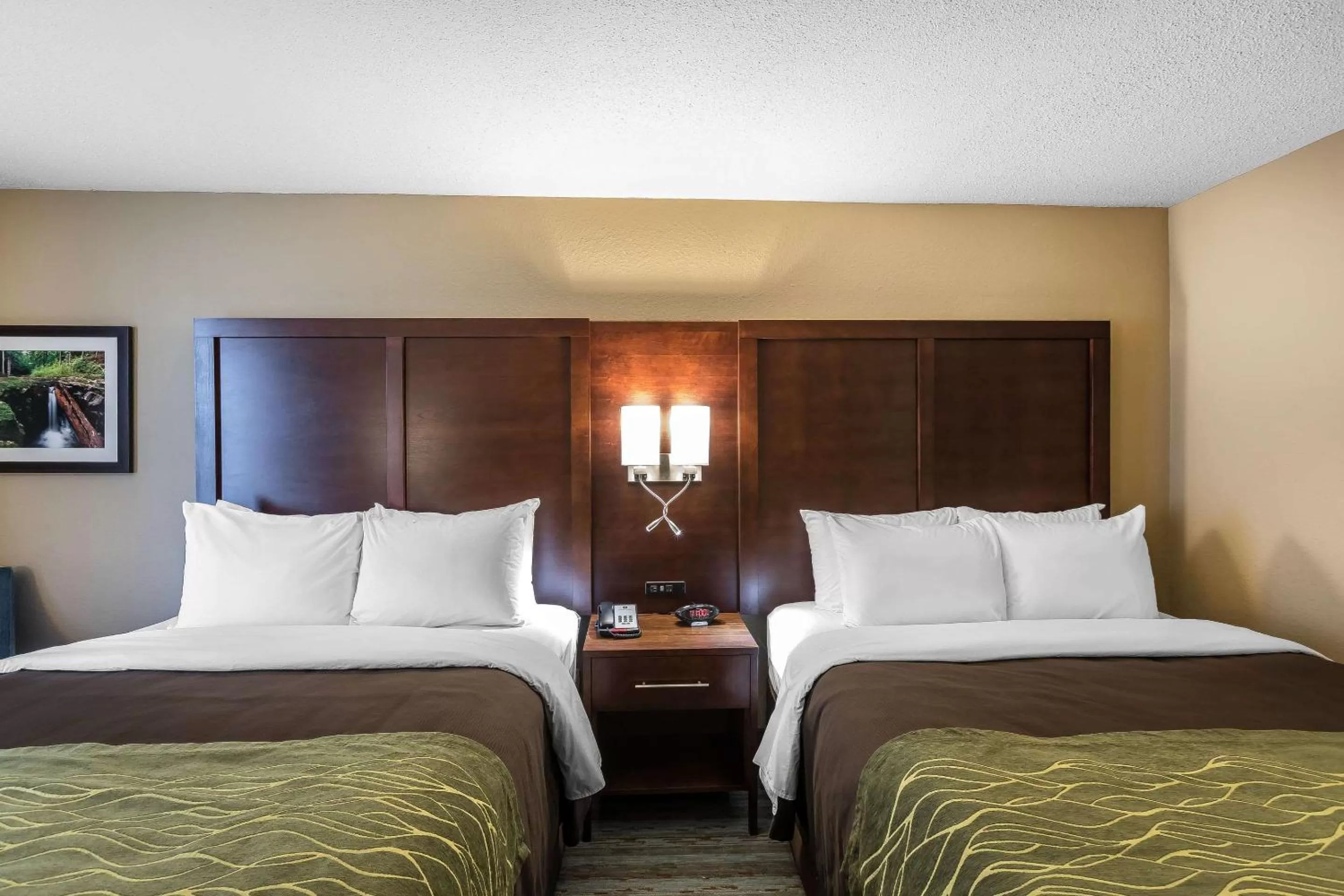 Photo of the whole room, Bed in Comfort Inn Bay City - Riverfront