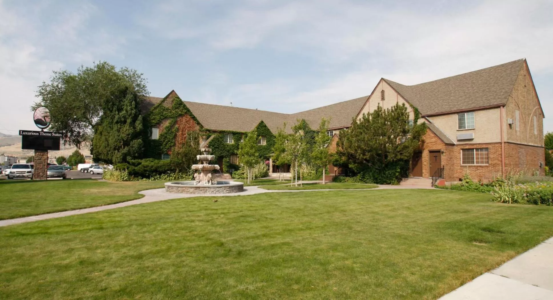 Facade/entrance in Black Swan Inn Luxurious Theme Rooms