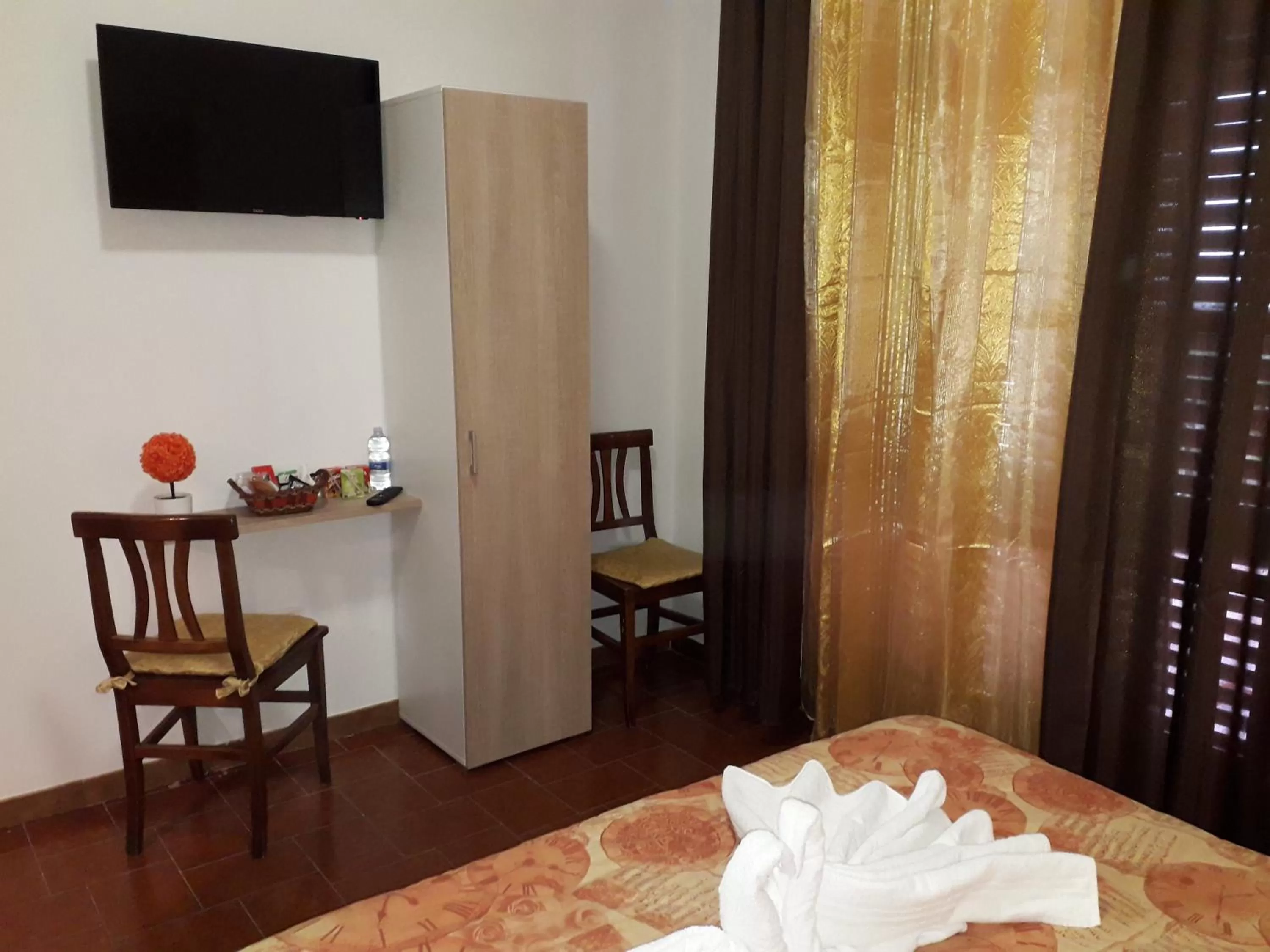 TV/Entertainment Center in Milazzo Beach