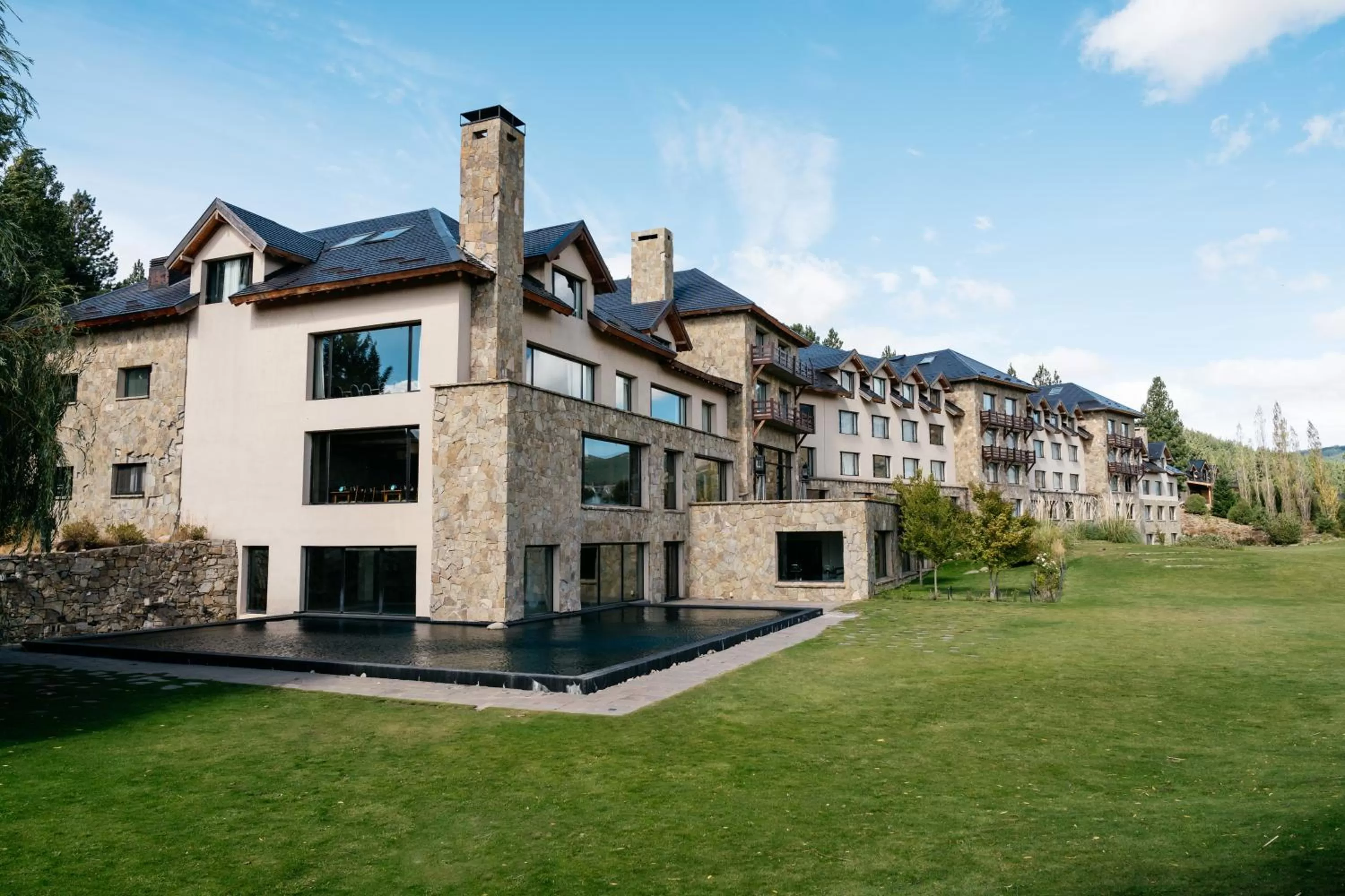 Property building in Loi Suites Chapelco Hotel