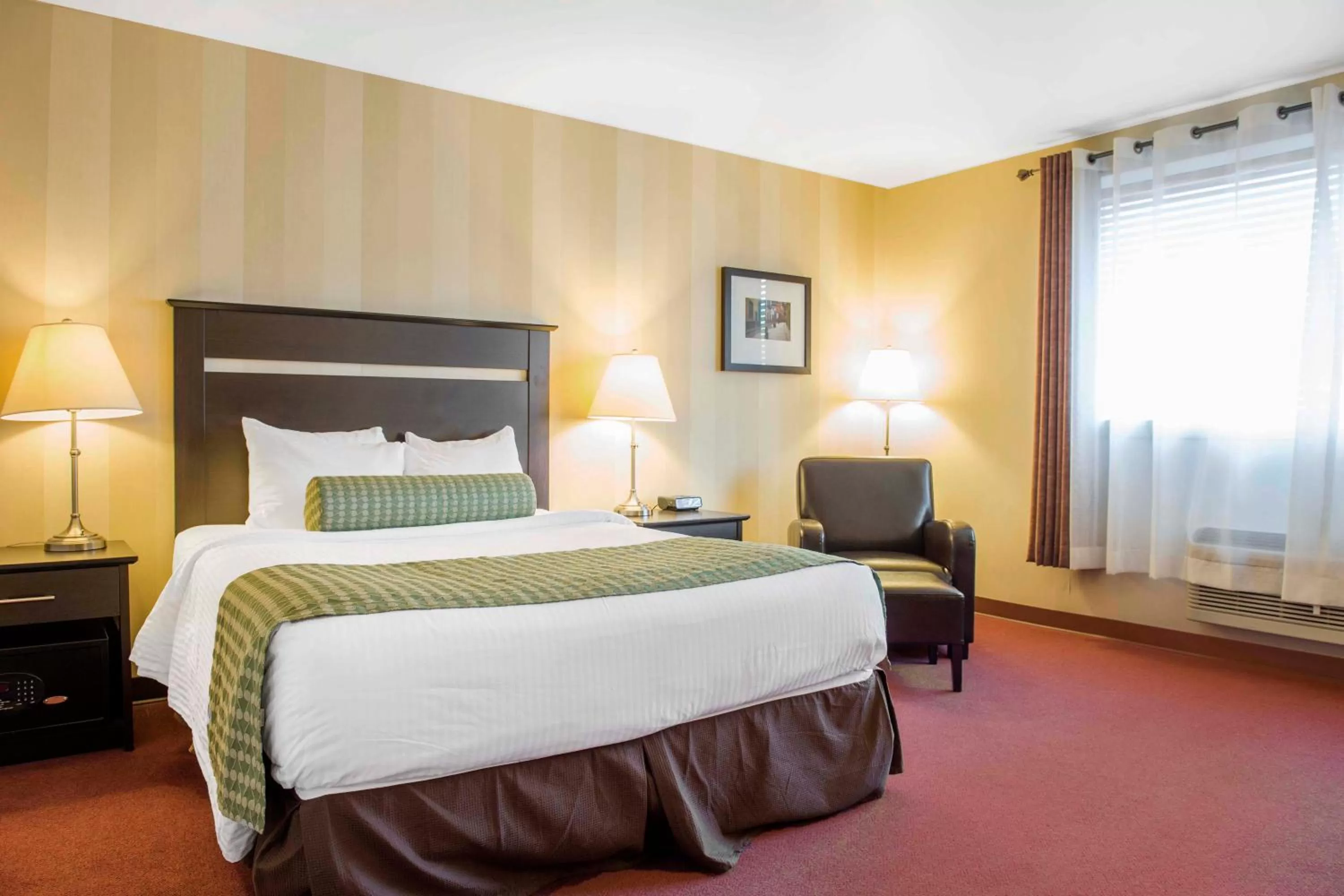 Queen Room - Non-Smoking in Clarion Hotel & Conference Centre Pembroke