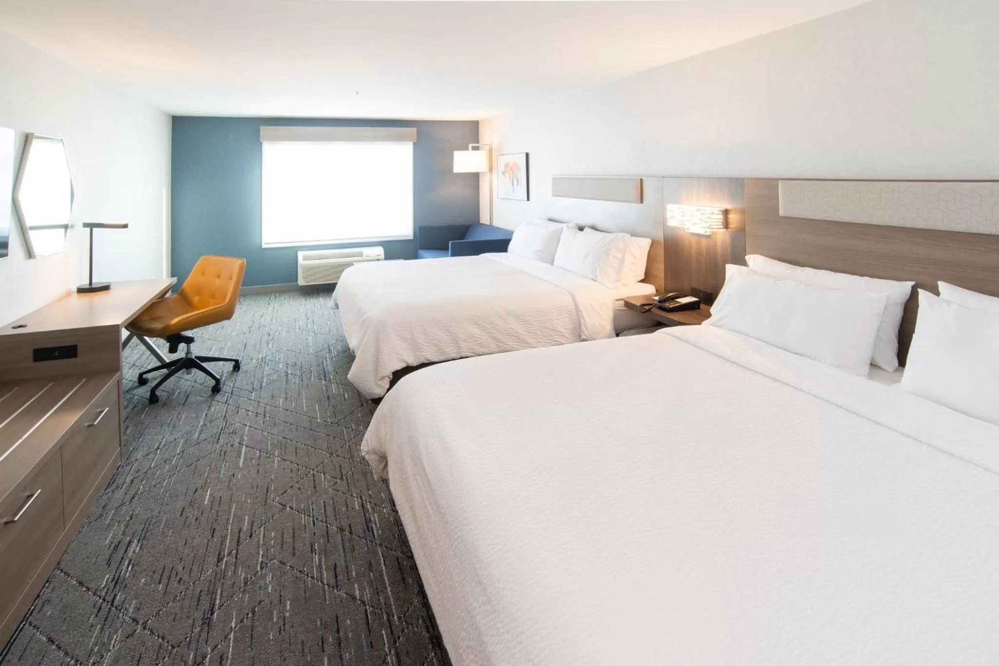 Photo of the whole room, Bed in Holiday Inn Express & Suites - Moose Jaw by IHG