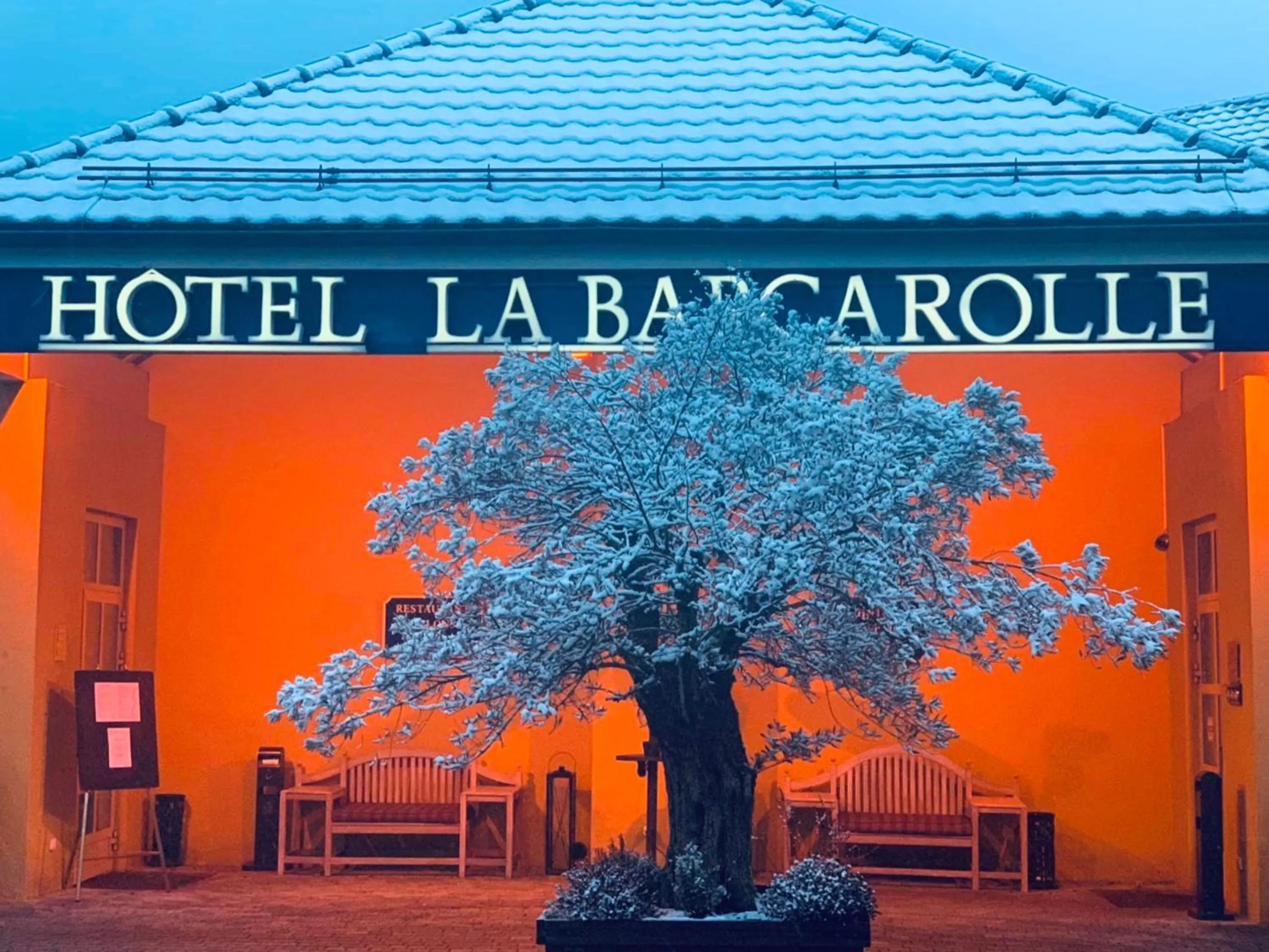 Property building in Hotel La Barcarolle
