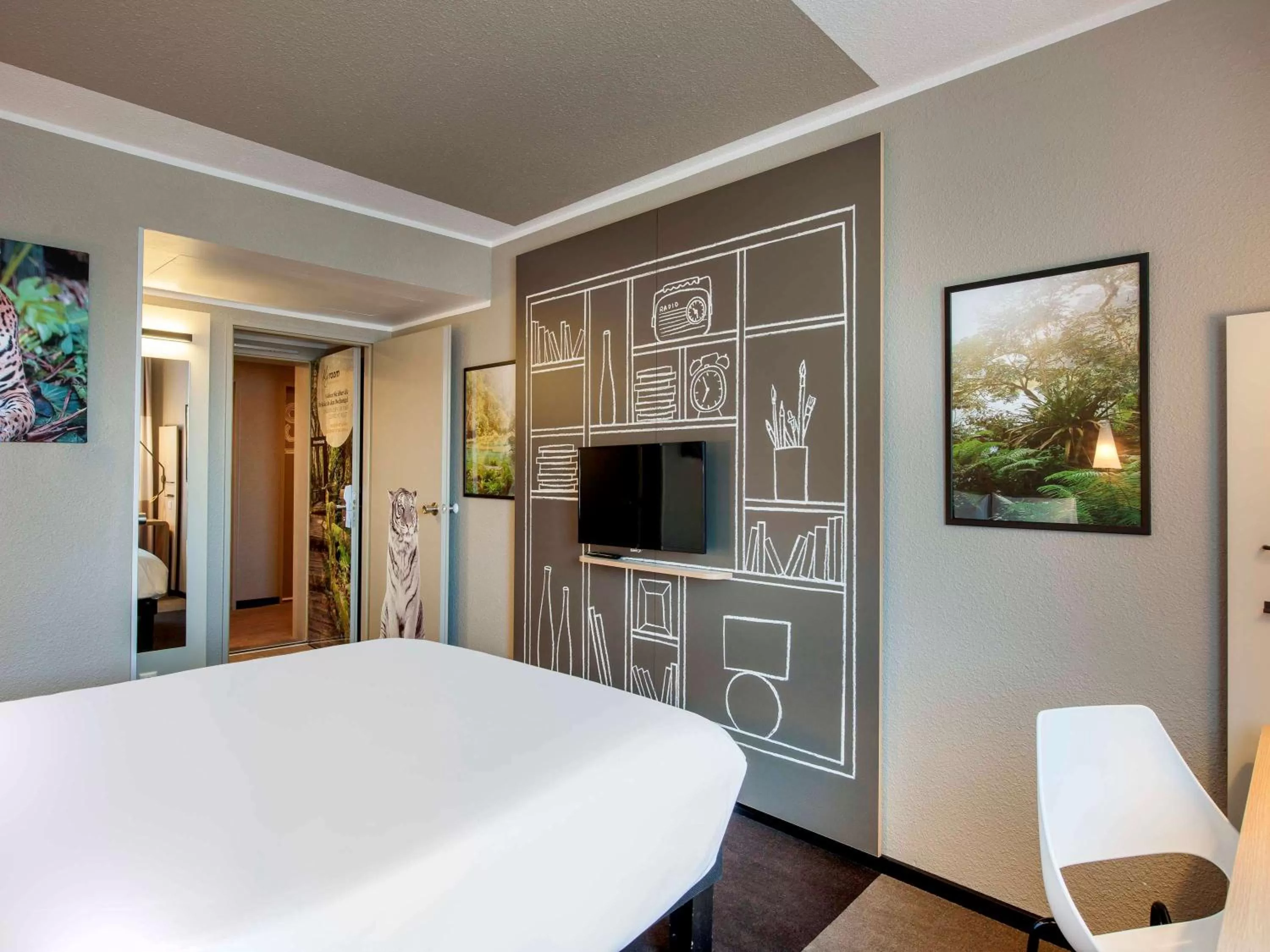 Photo of the whole room in ibis Berlin Mitte