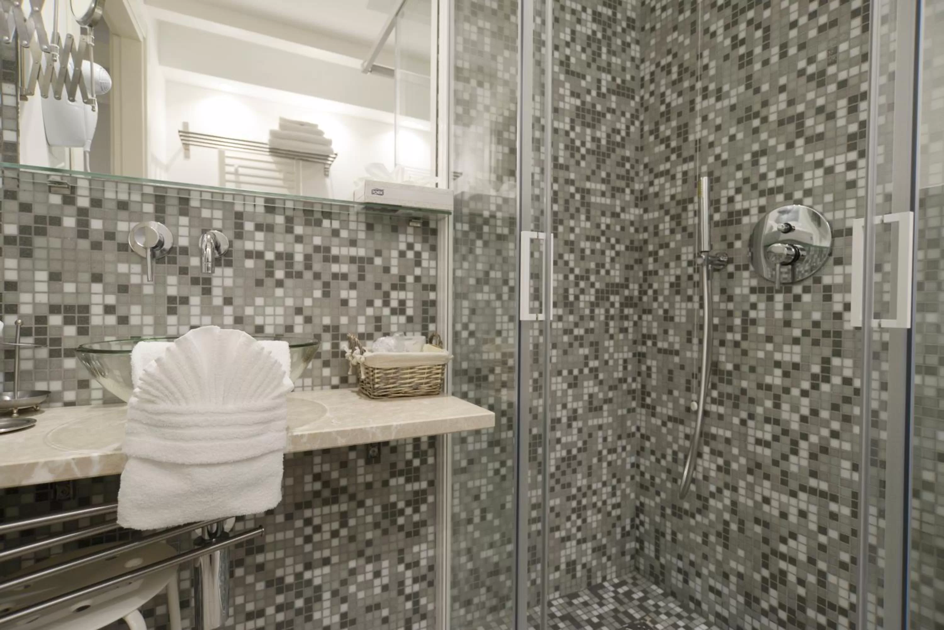 Shower in Al Mascaron Ridente