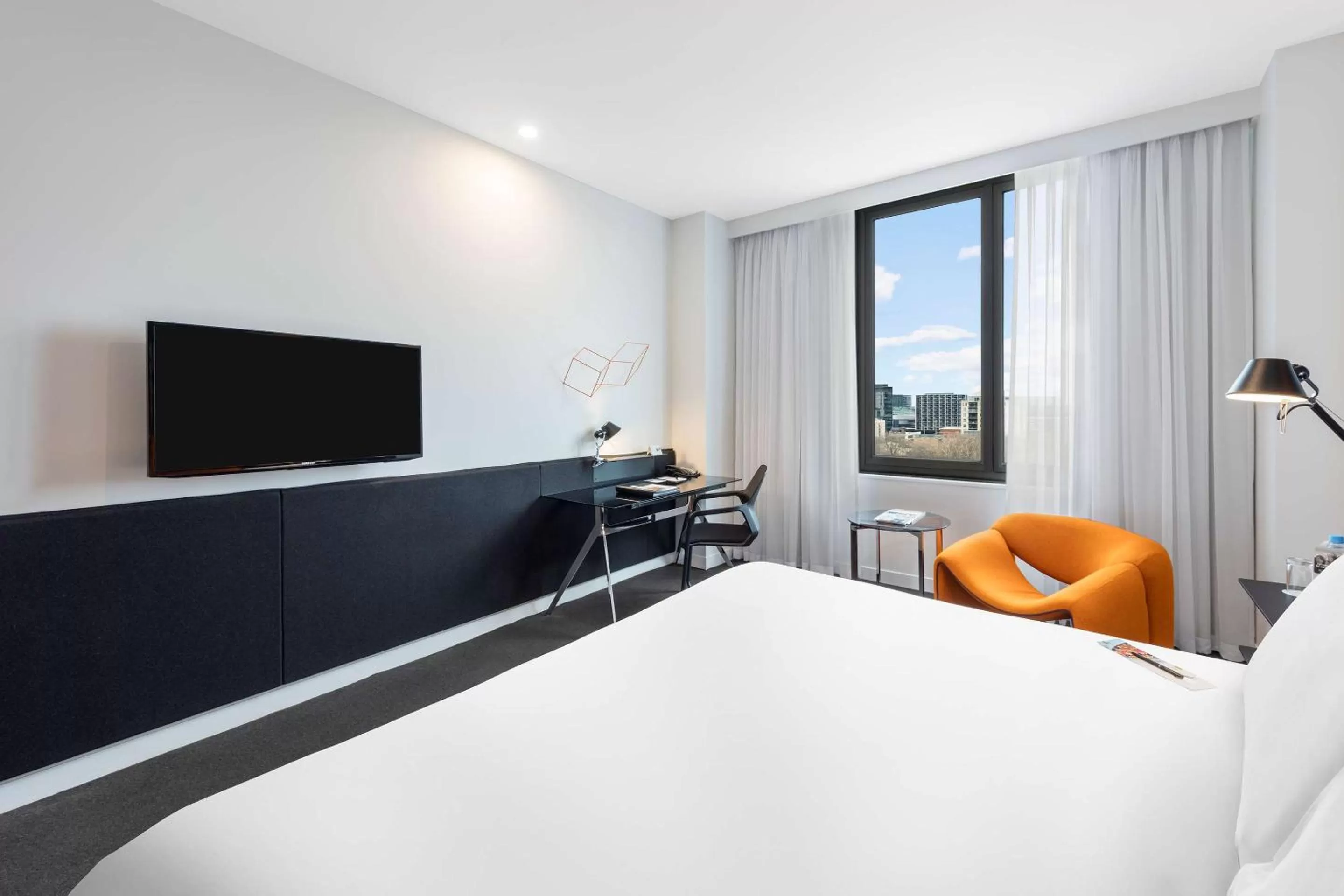 Photo of the whole room, Bed in Radisson On Flagstaff Gardens Melbourne