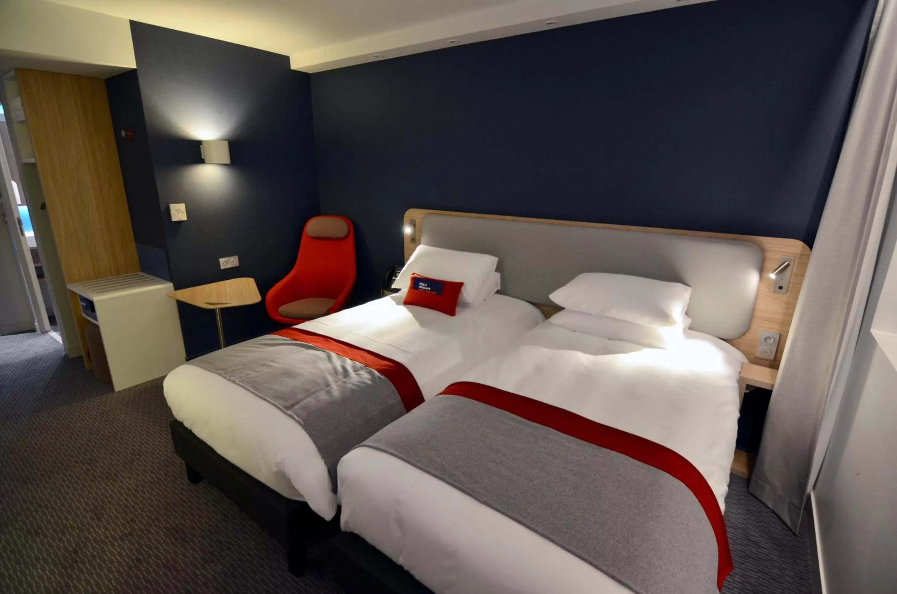 Photo of the whole room, Bed in Holiday Inn Express - Paris - CDG Airport by IHG