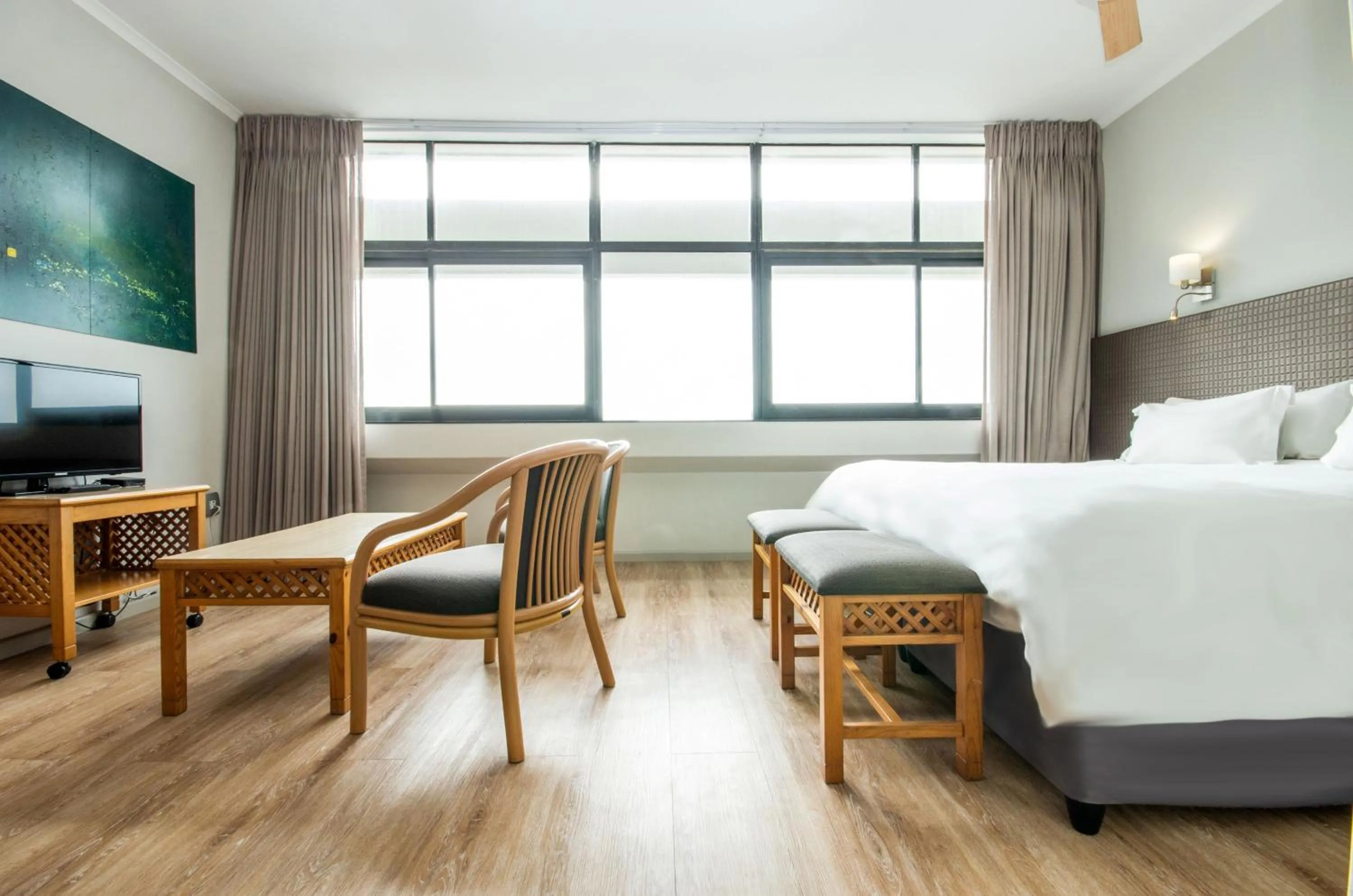 Bedroom, Bed in Gardens Centre Holiday Apartments