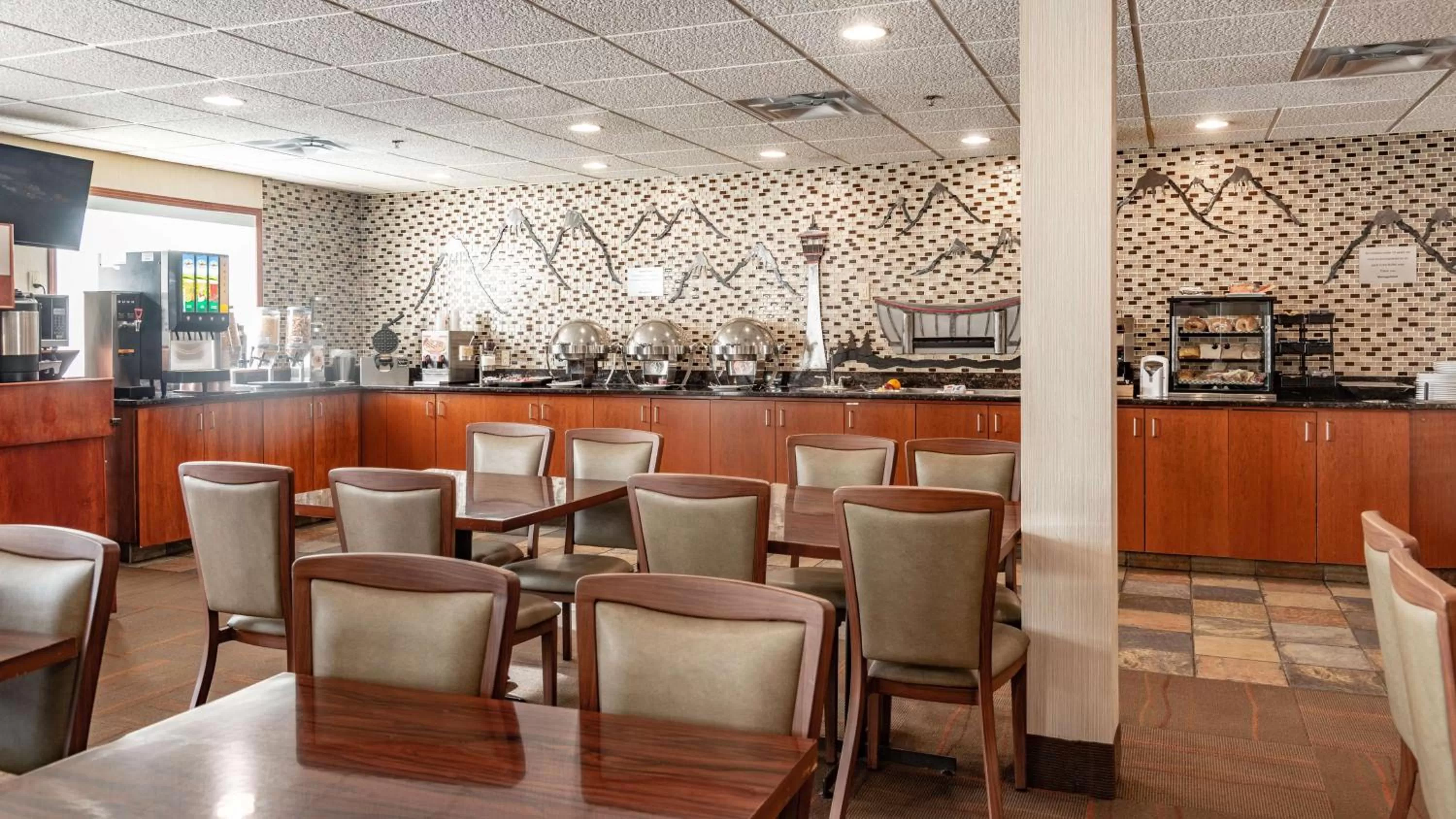 Breakfast in Service Plus Inns and Suites Calgary