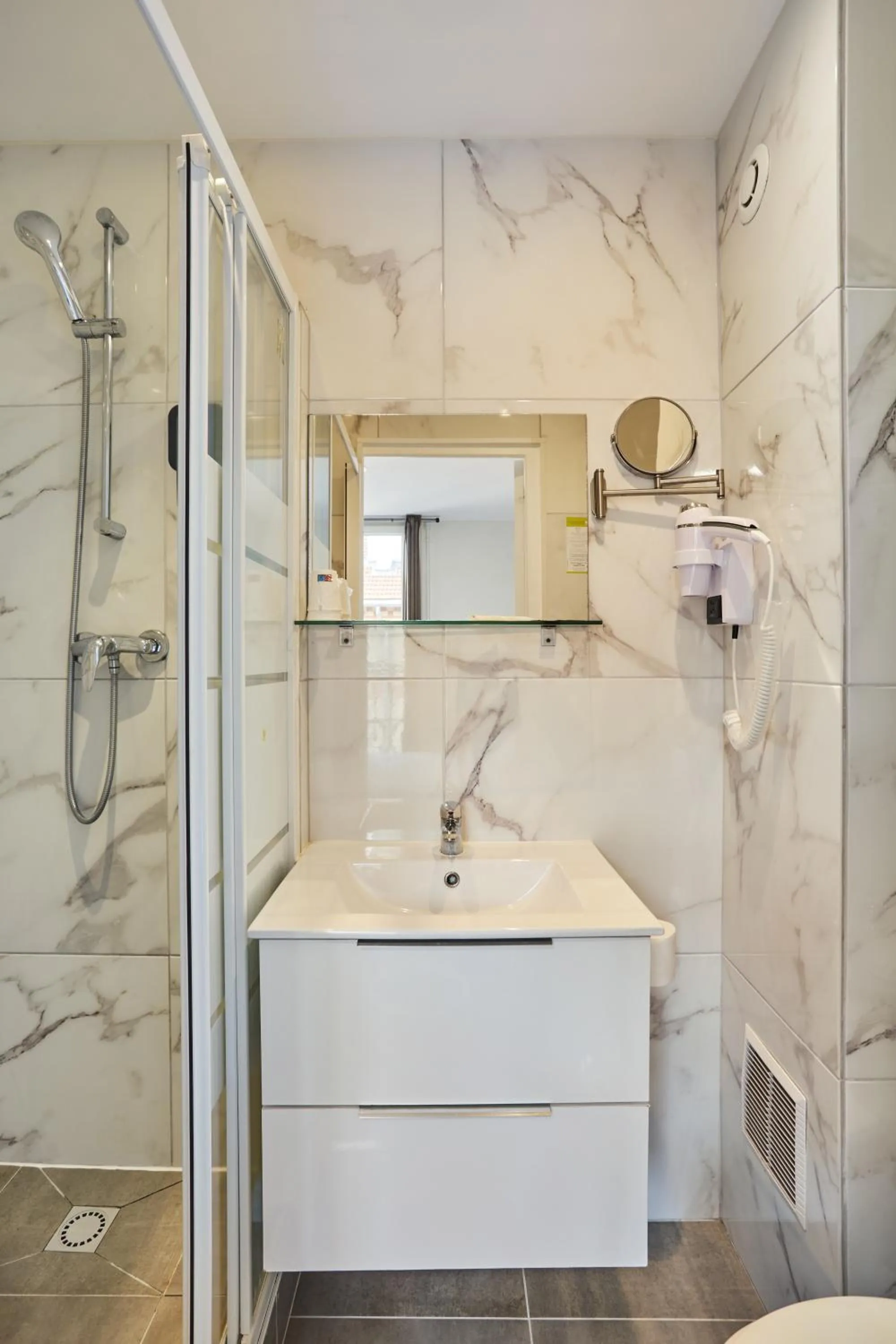 Shower, Bathroom in Hipotel Paris Buttes Chaumont