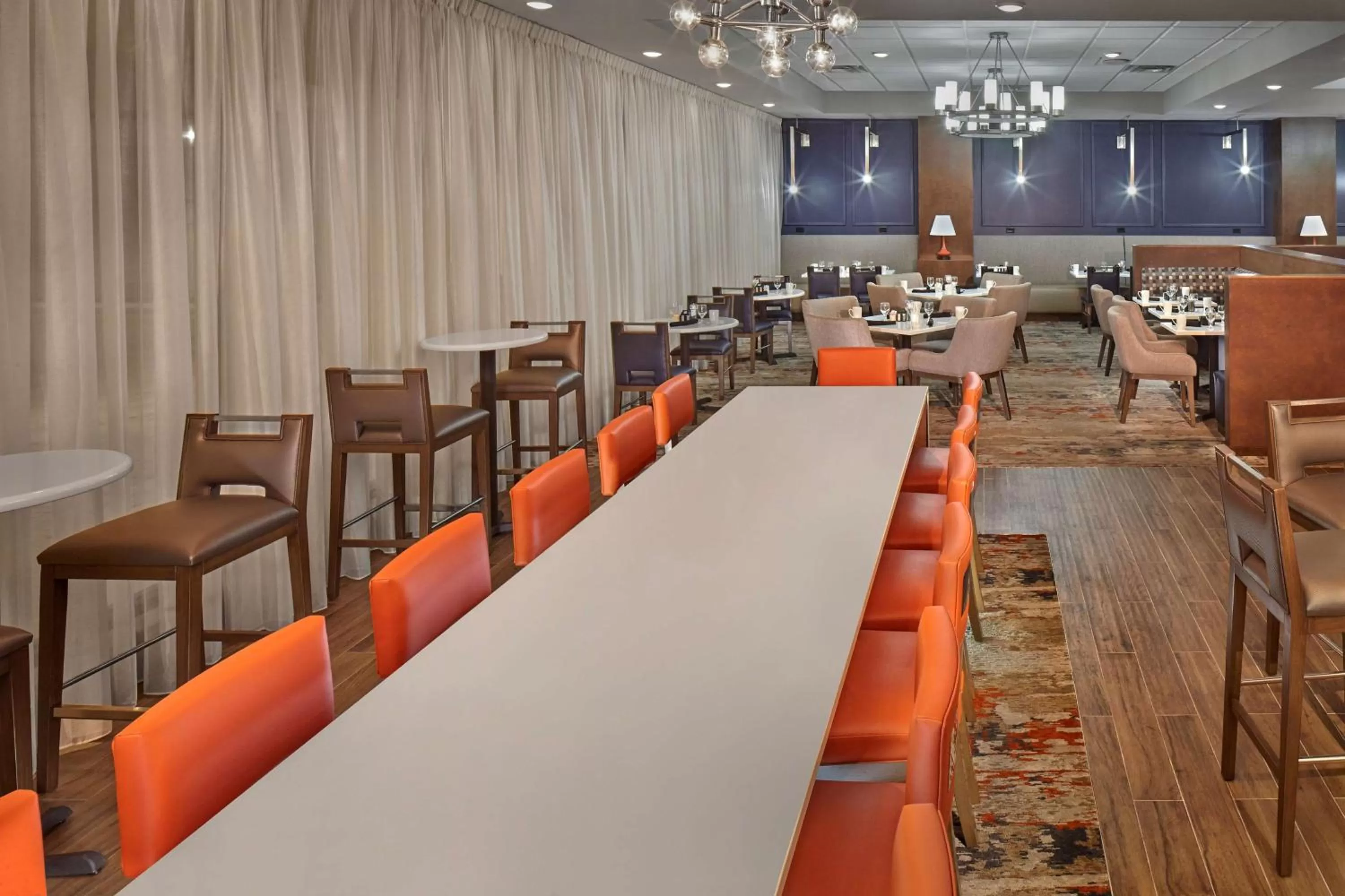 Dining area in DoubleTree by Hilton Little Rock
