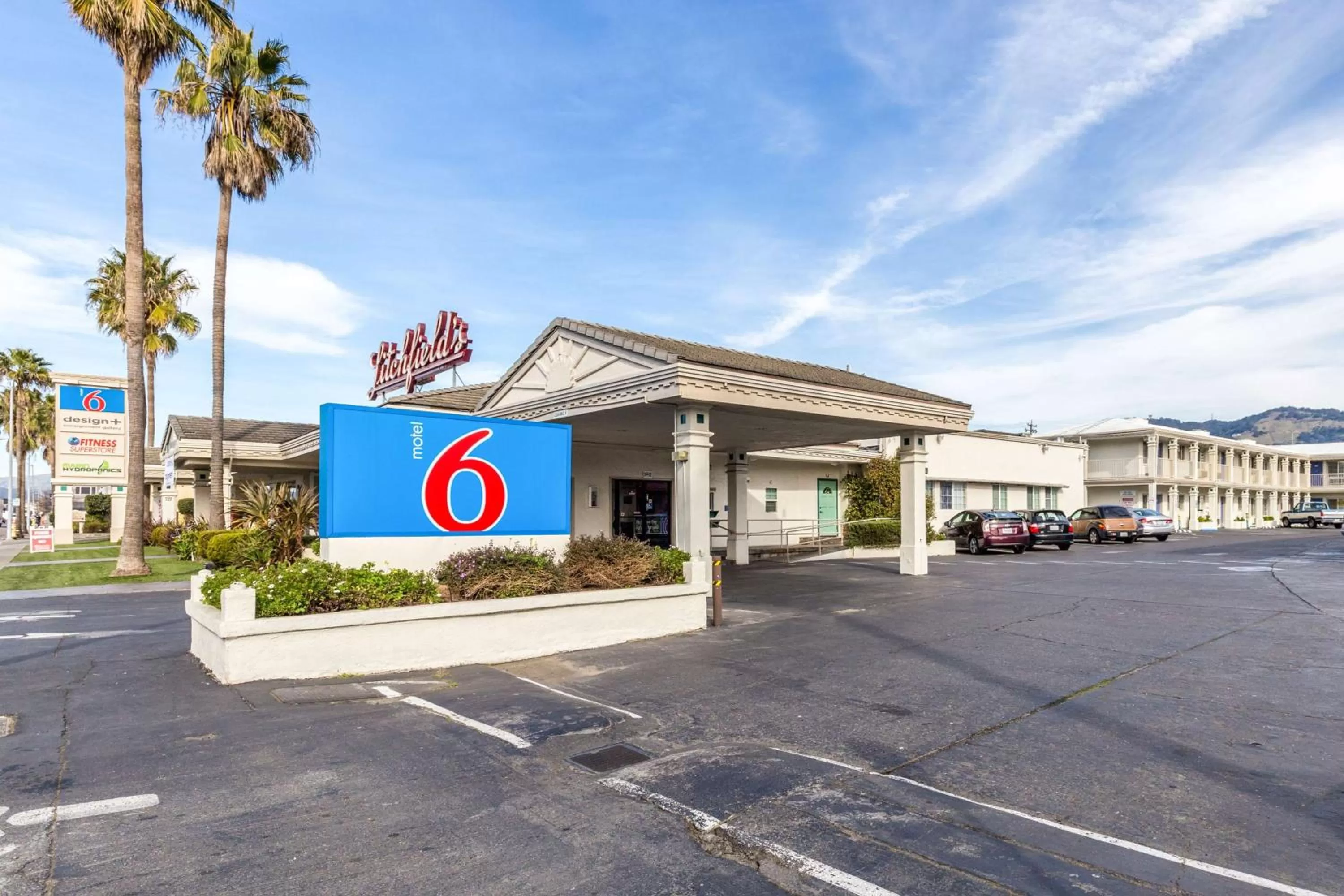 Property building in Motel 6 San Rafael