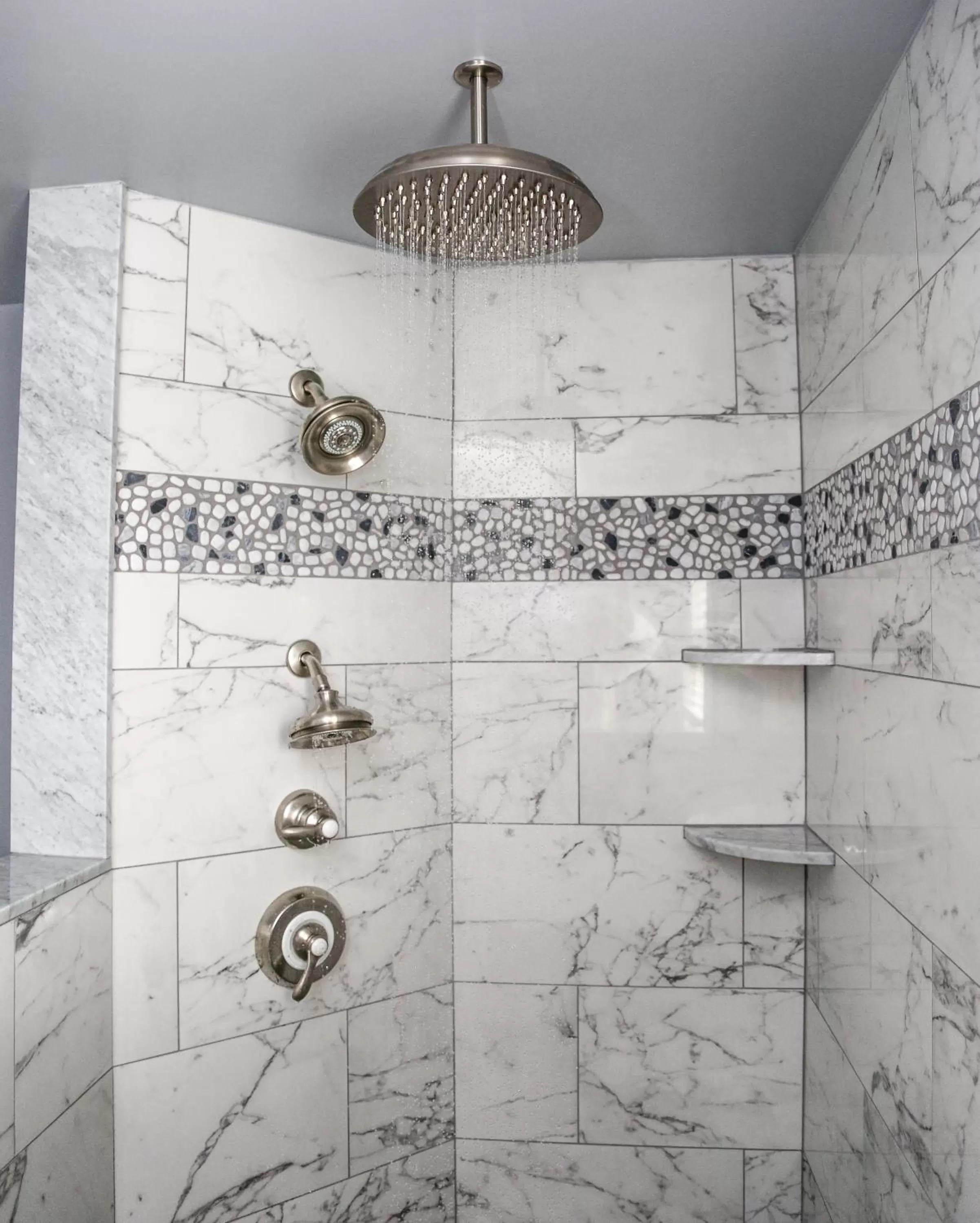 Shower in Almondy Inn Bed & Breakfast