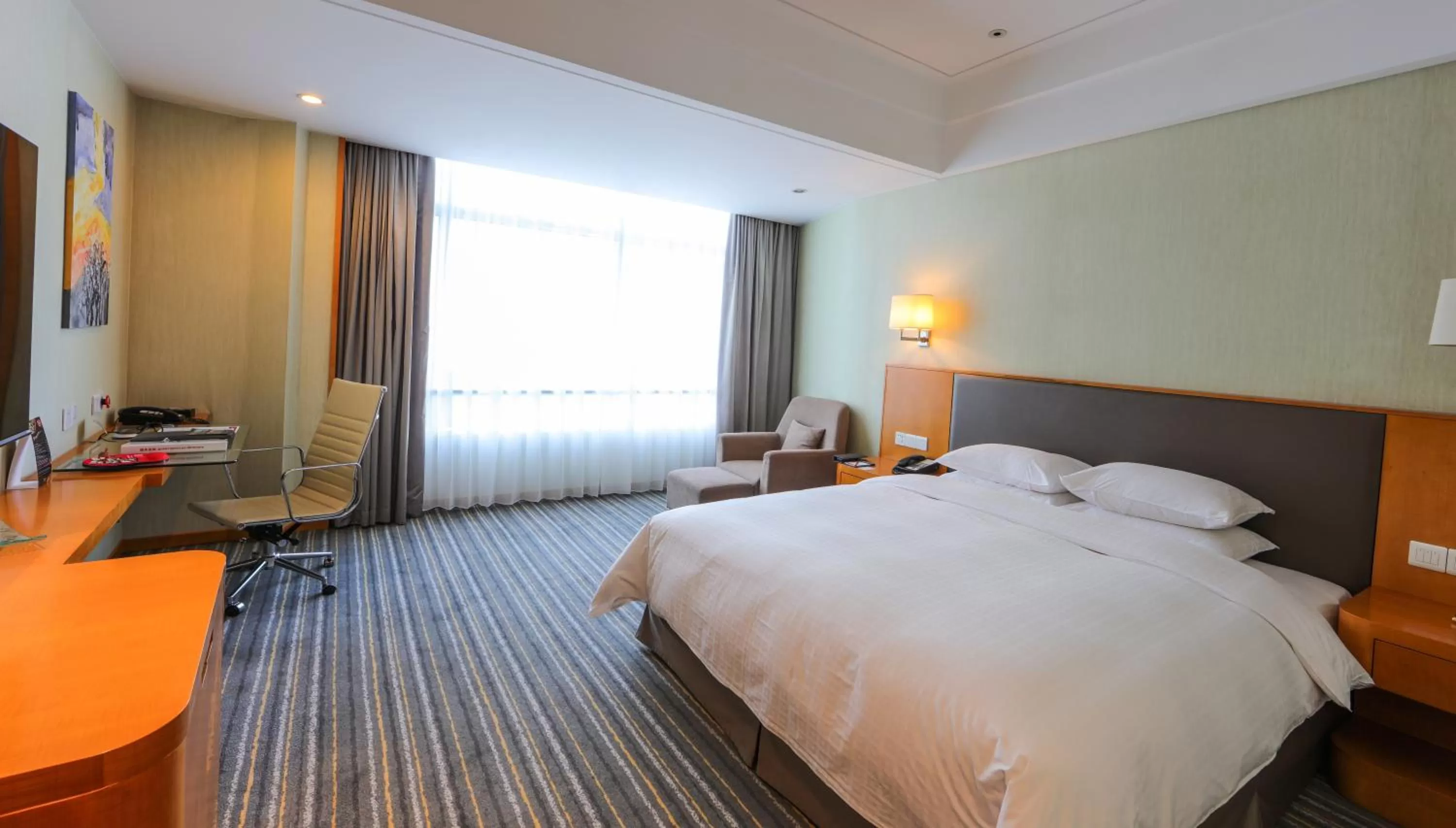 Bed in Ramada Plaza Shanghai Pudong Airport - 3 mins to PVG depature floor & check entrance with hotel shuttle