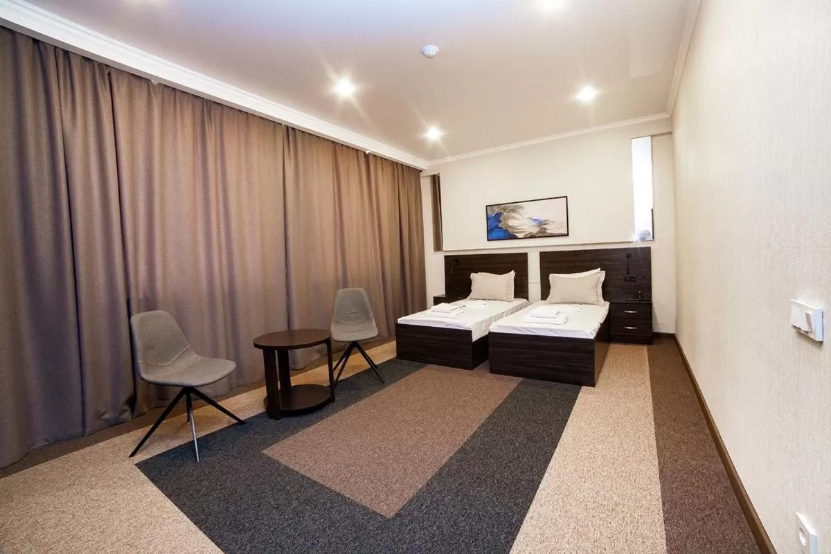 Photo of the whole room in Meridian