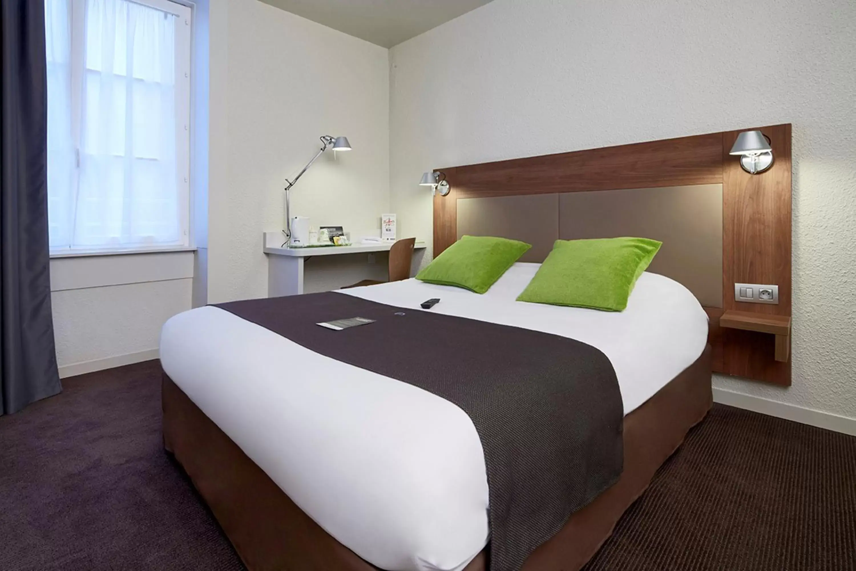 One Double Bed One Junior Bed (Up To One0 Years) - Room Next Generation in Campanile PRIME - Lyon Centre - Gare Perrache One Double Bed One Junior Bed (Up To One0 Years) - Room Next Generation in Campanile PRIME - Lyon Centre - Gare Perrache