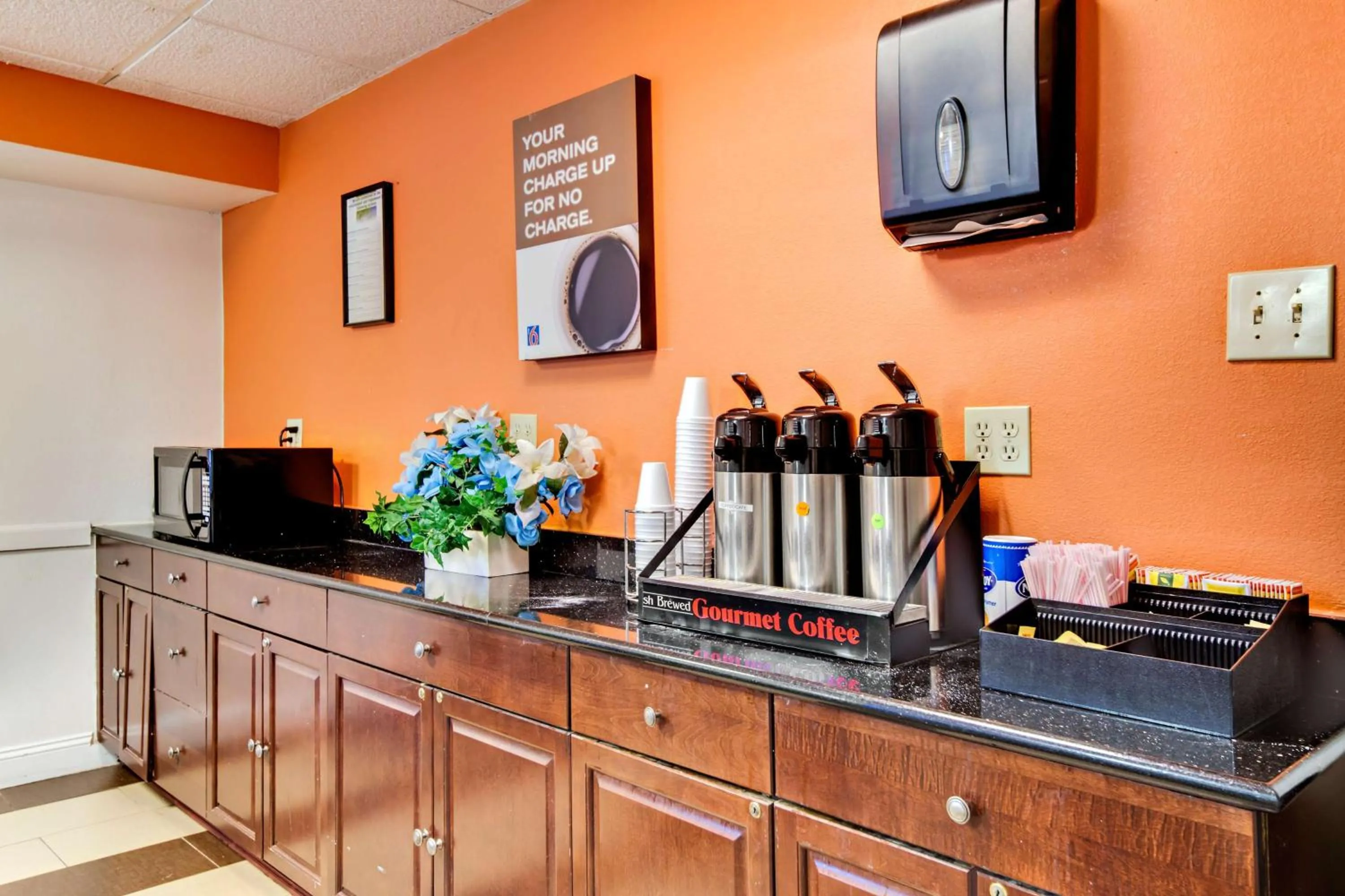 Coffee/tea facilities in Motel 6-Washington, DC