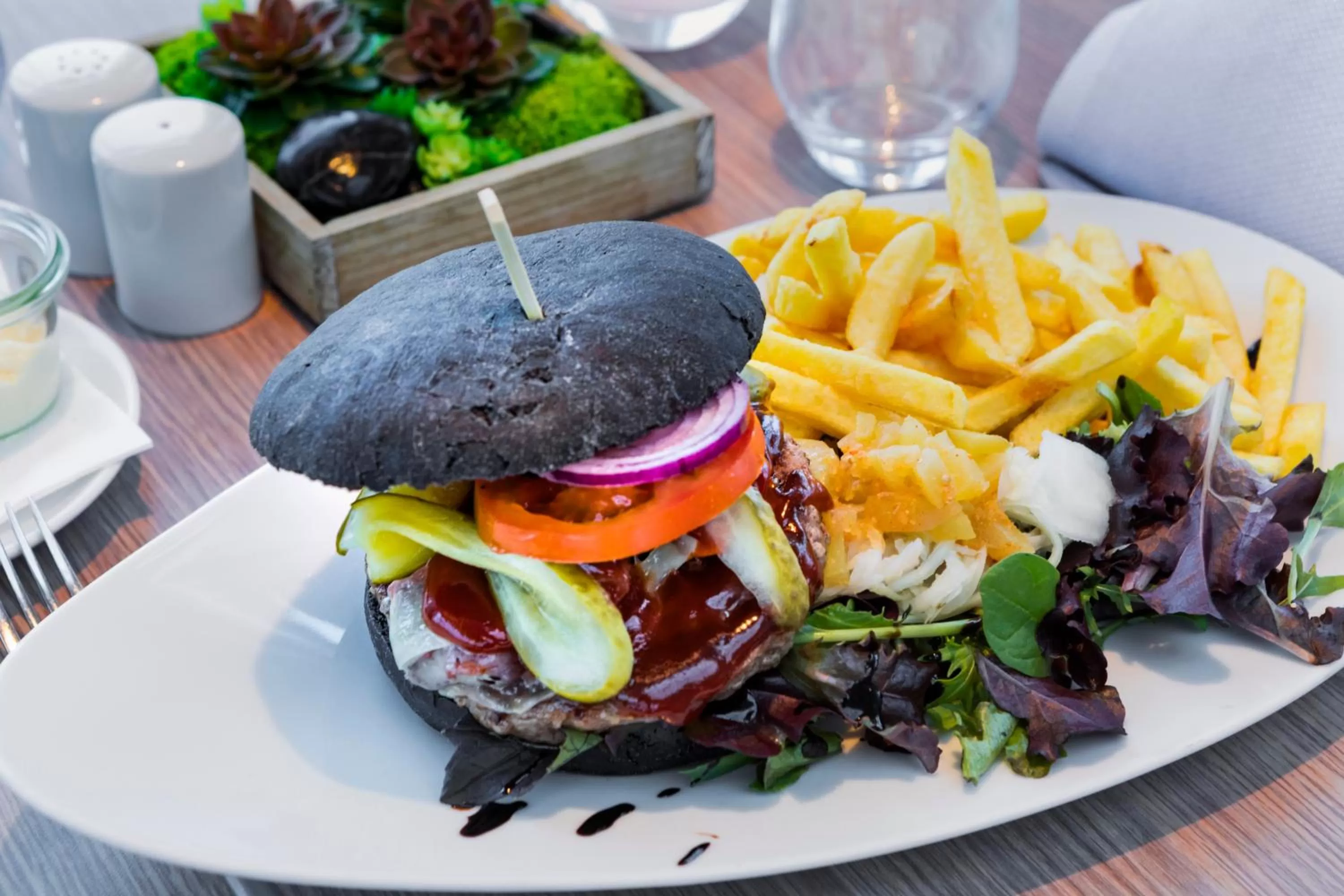 Restaurant/places to eat in Garner Hotel Berlin - Spandau by IHG