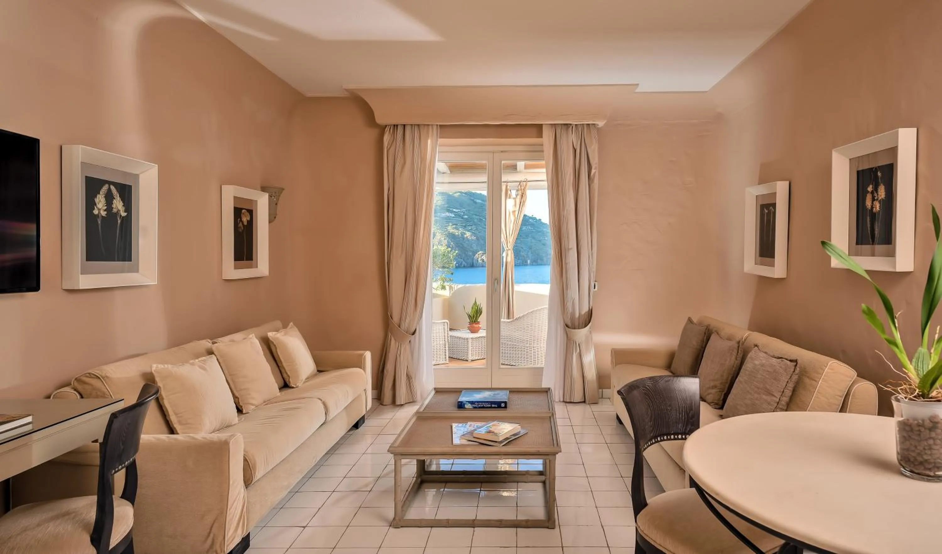 Living room in Therasia Resort Sea and SPA - The Leading Hotels of the World