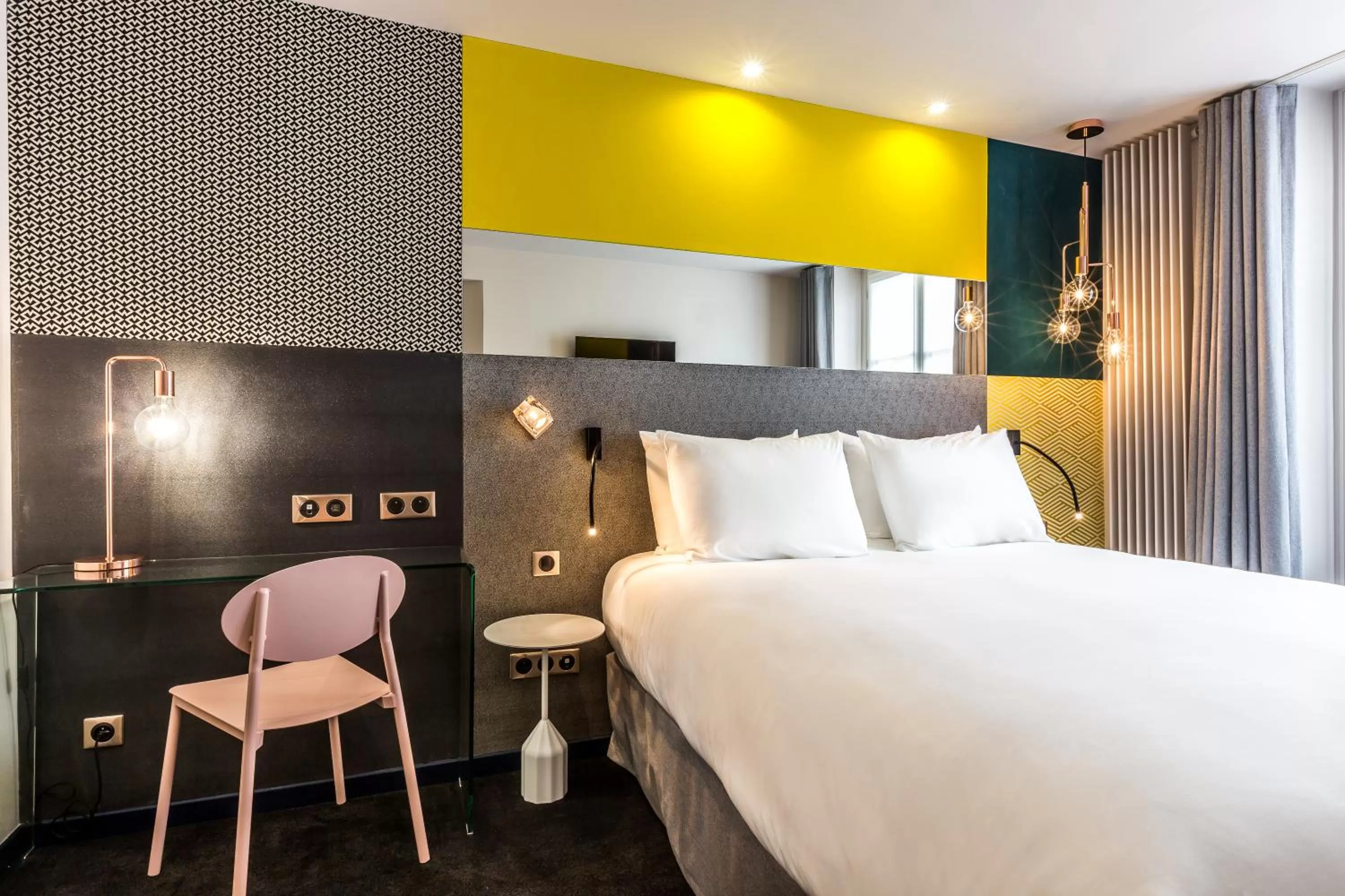 Photo of the whole room, Bed in Hotel Duette Paris