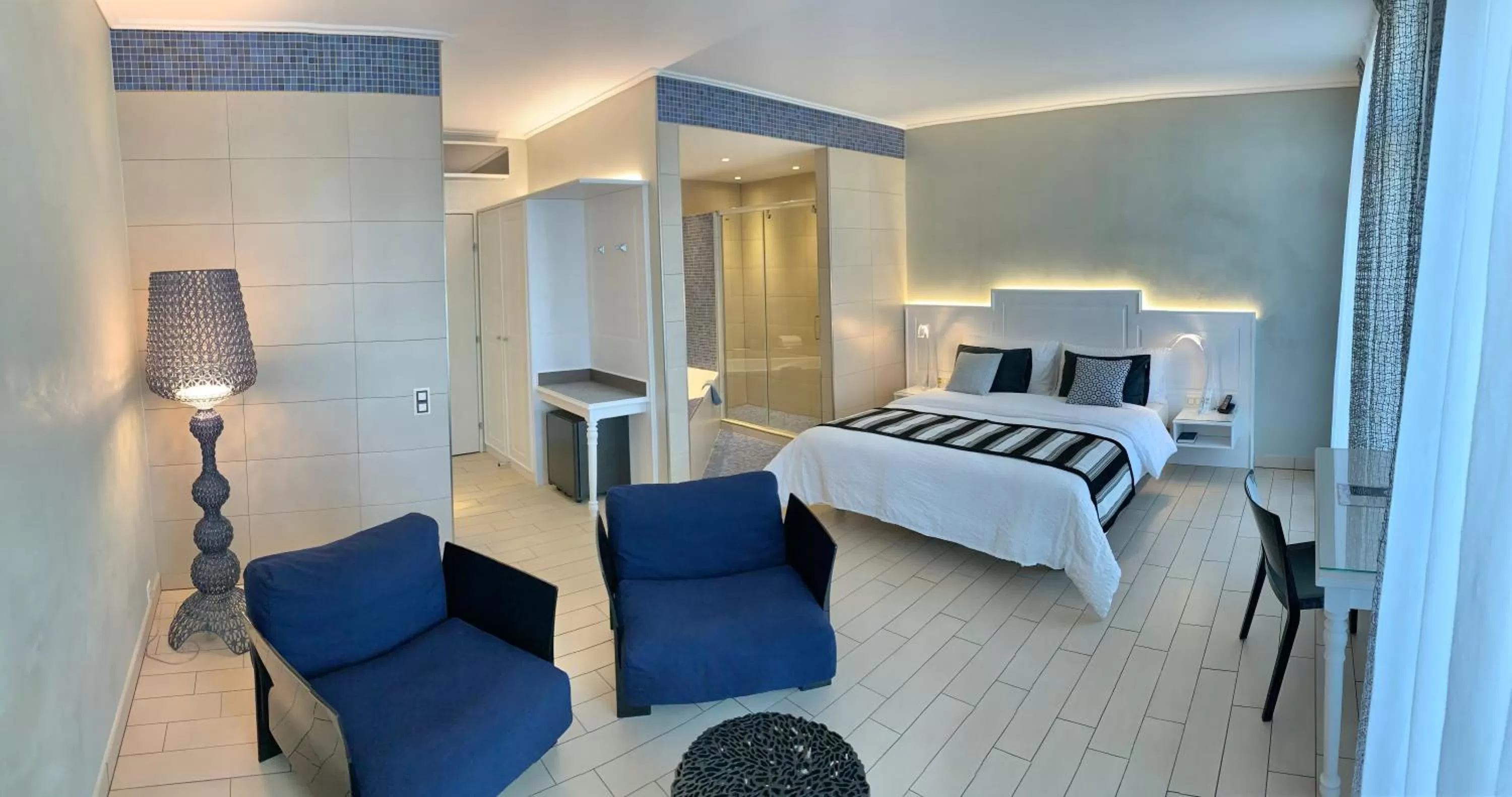 Bed in Continental Parkhotel