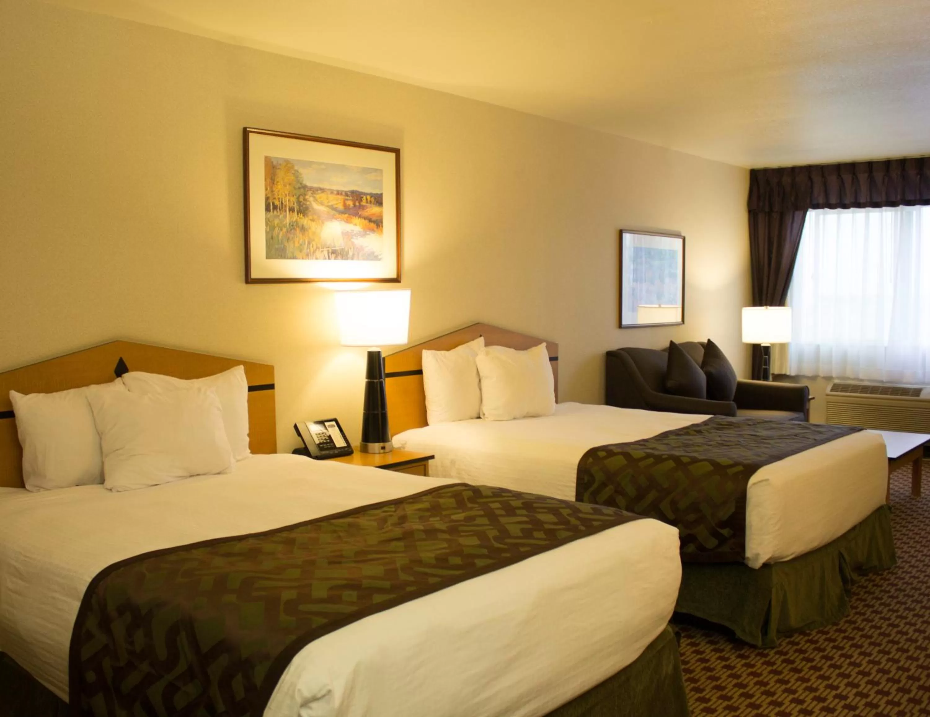 Queen Room with Two Queen Beds Smoking in Crystal Inn Hotel & Suites - Great Falls