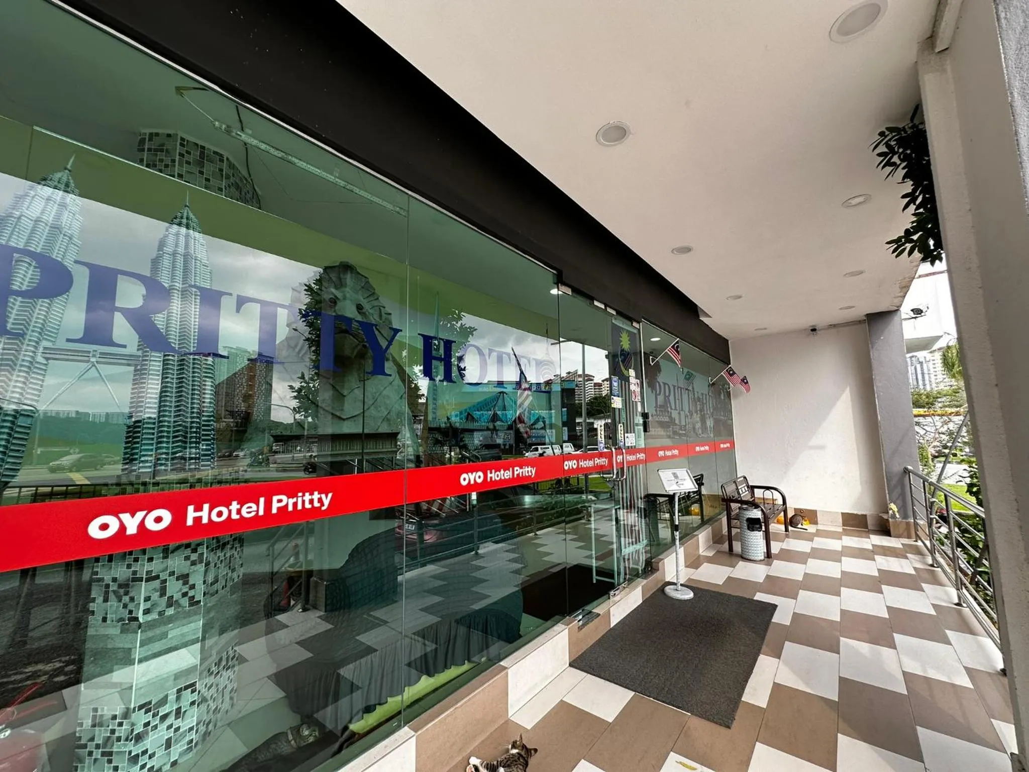 Facade/entrance in Hotel Pritty