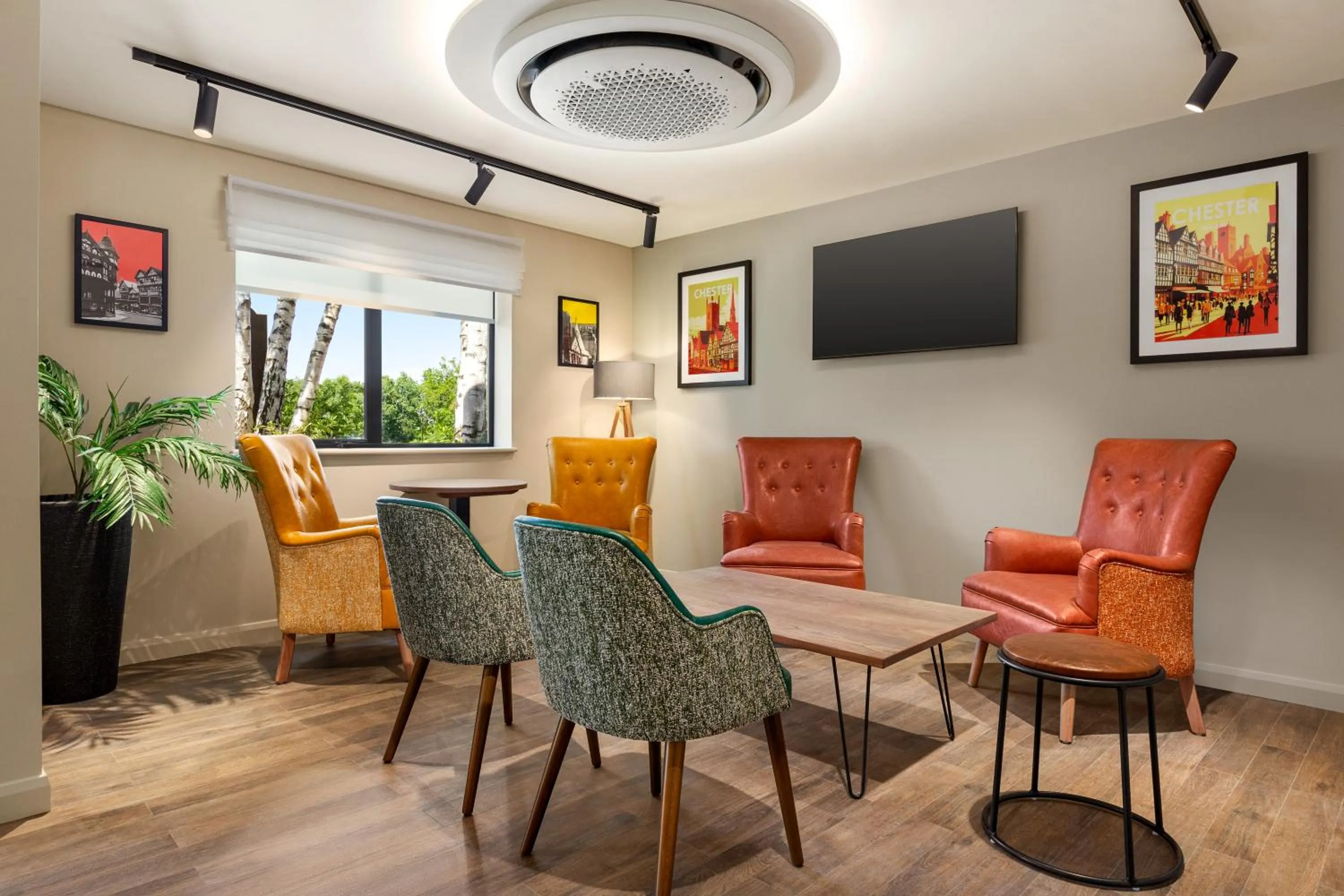 Communal lounge/ TV room, Seating Area in Days Inn Durham