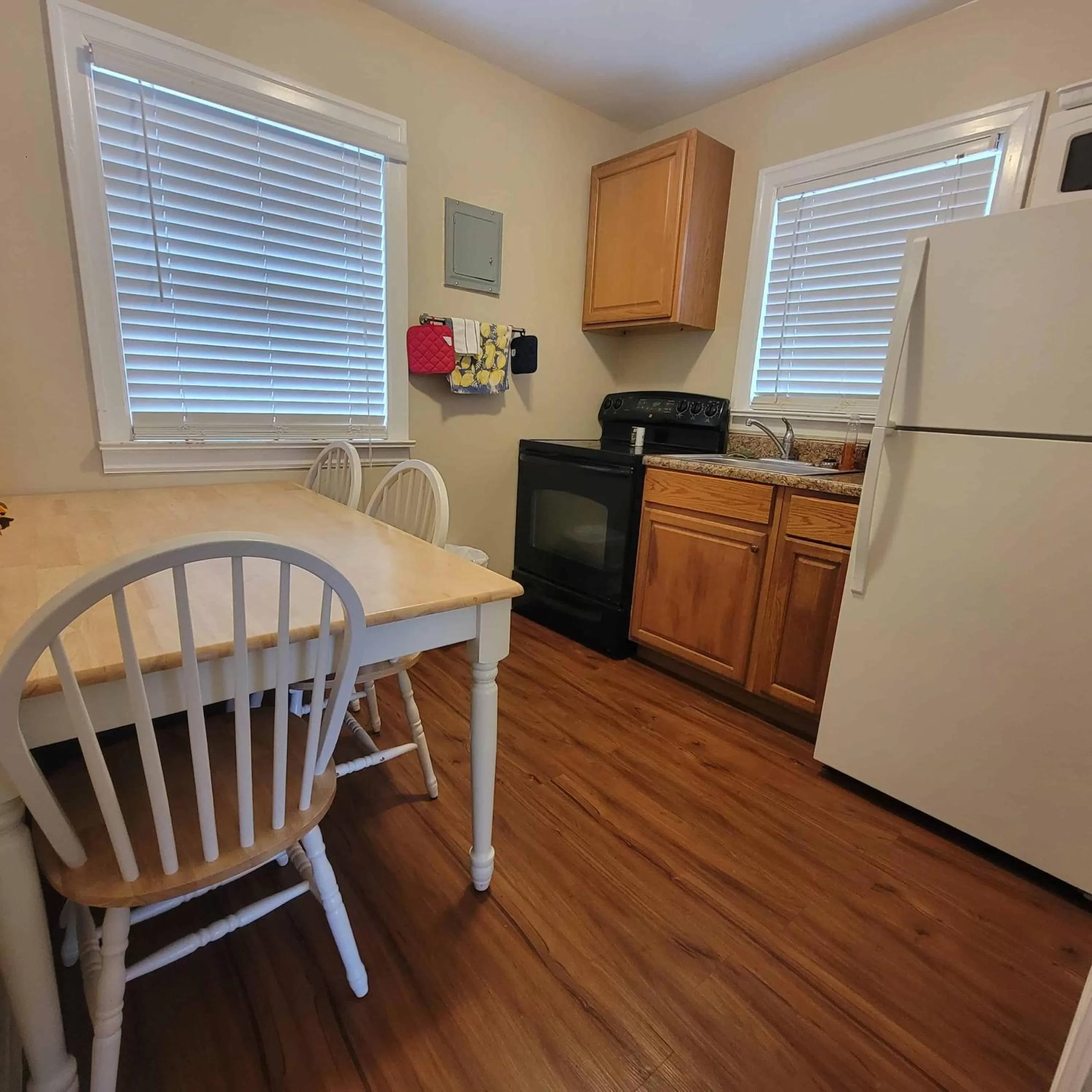 Property building in Early American Motel