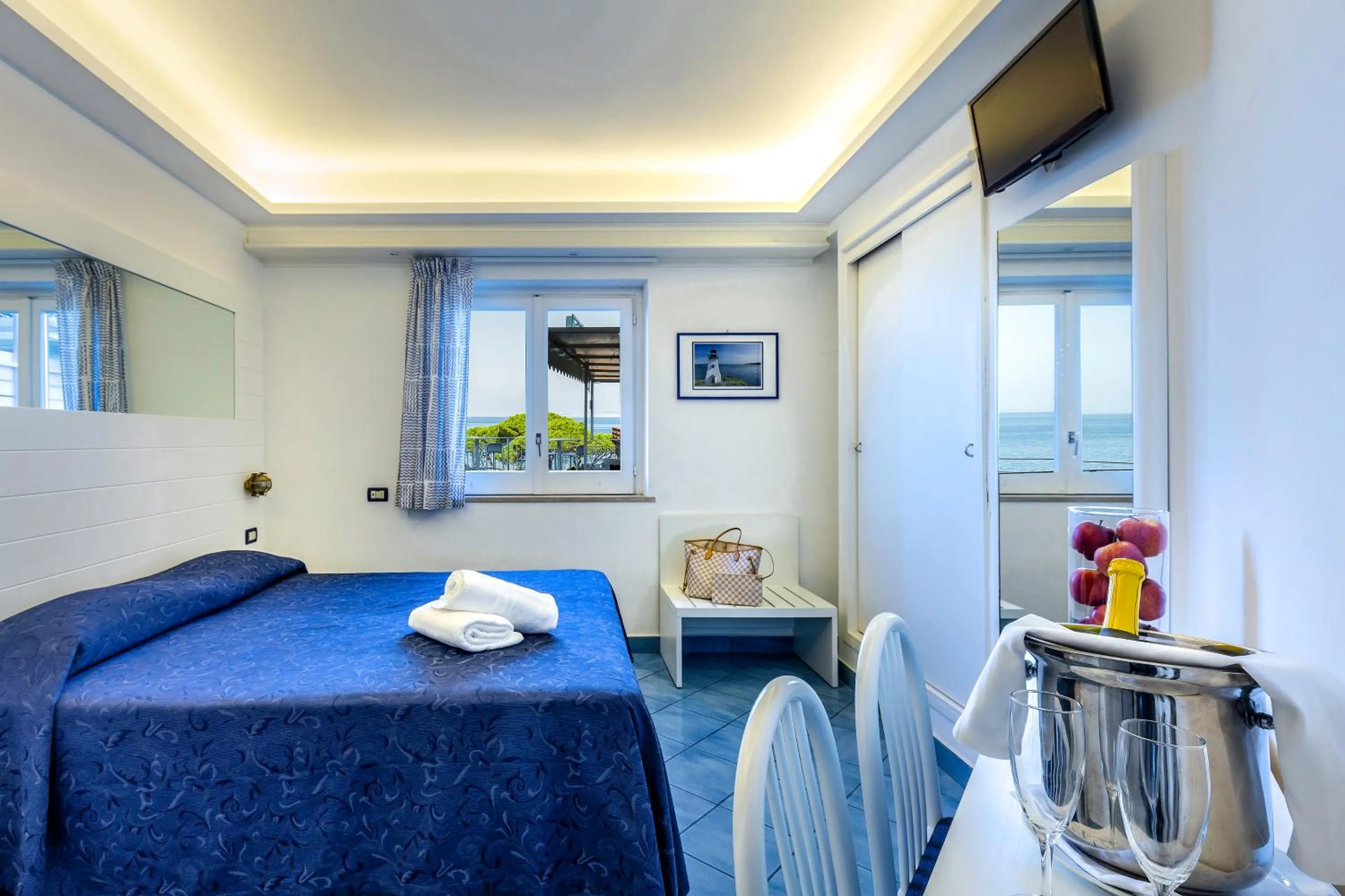 Bedroom, Bed in Hotel Il Faro