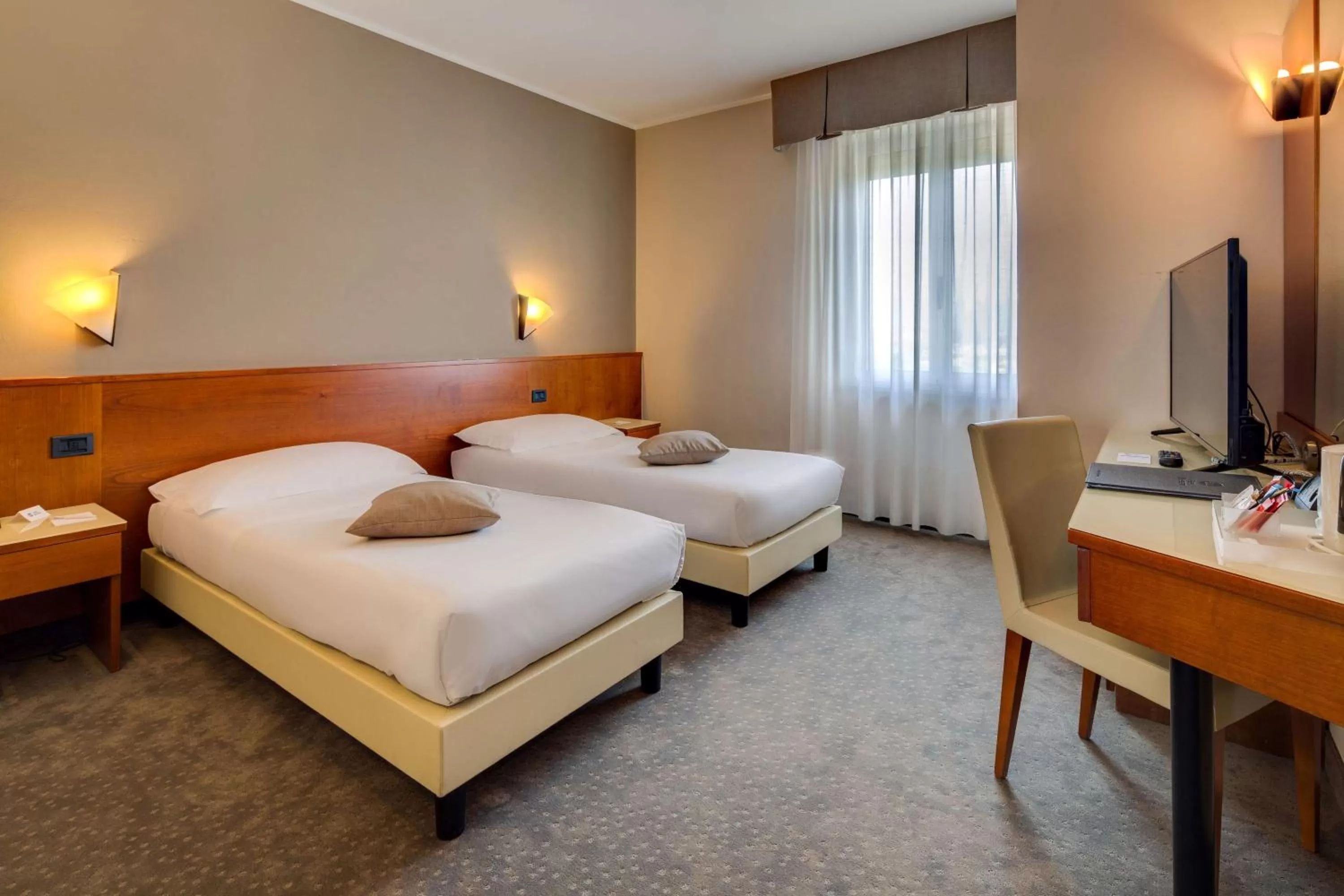 Bedroom, Bed in Best Western Hotel Turismo