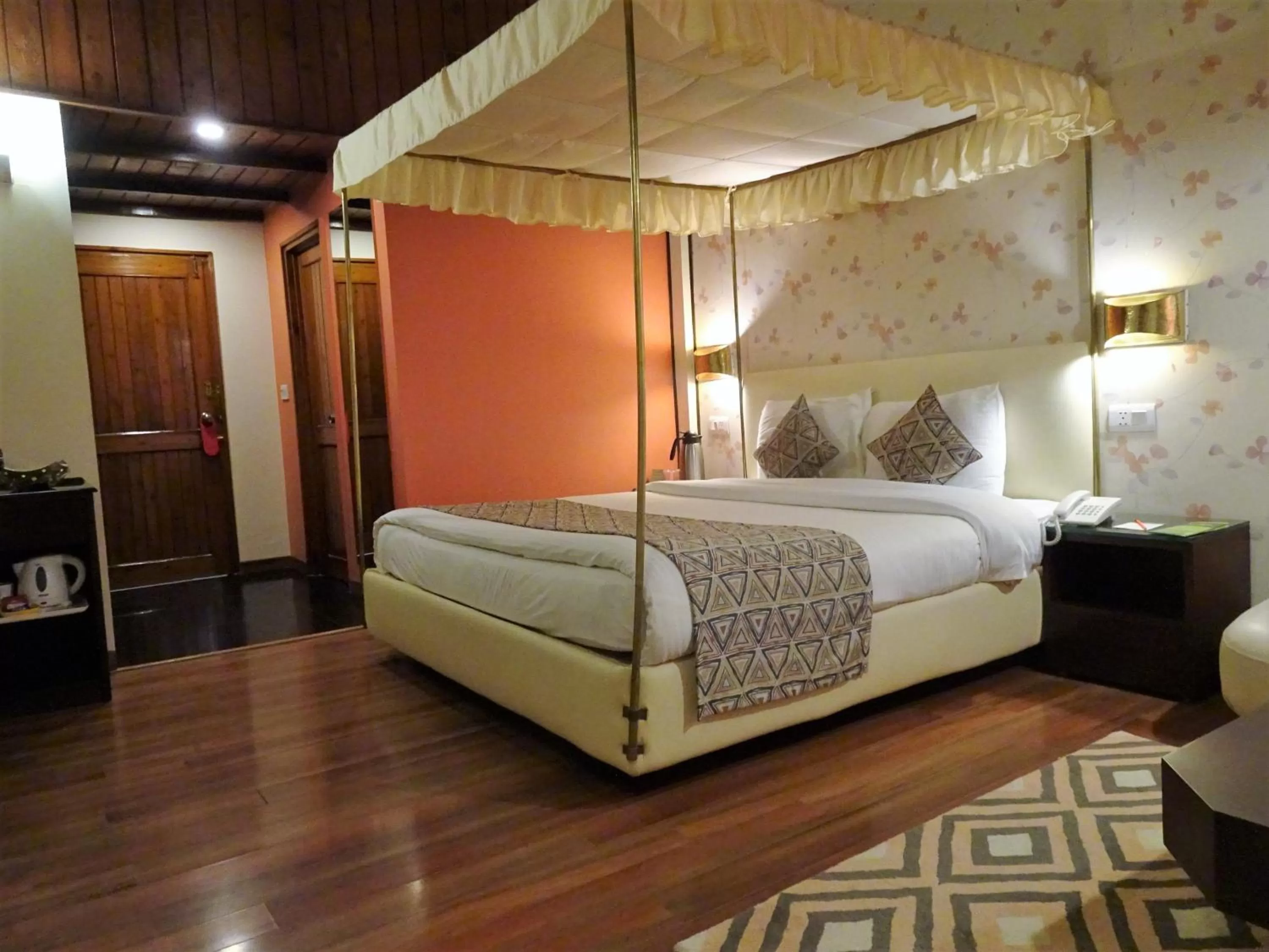 Bed in Honeymoon Inn Shimla