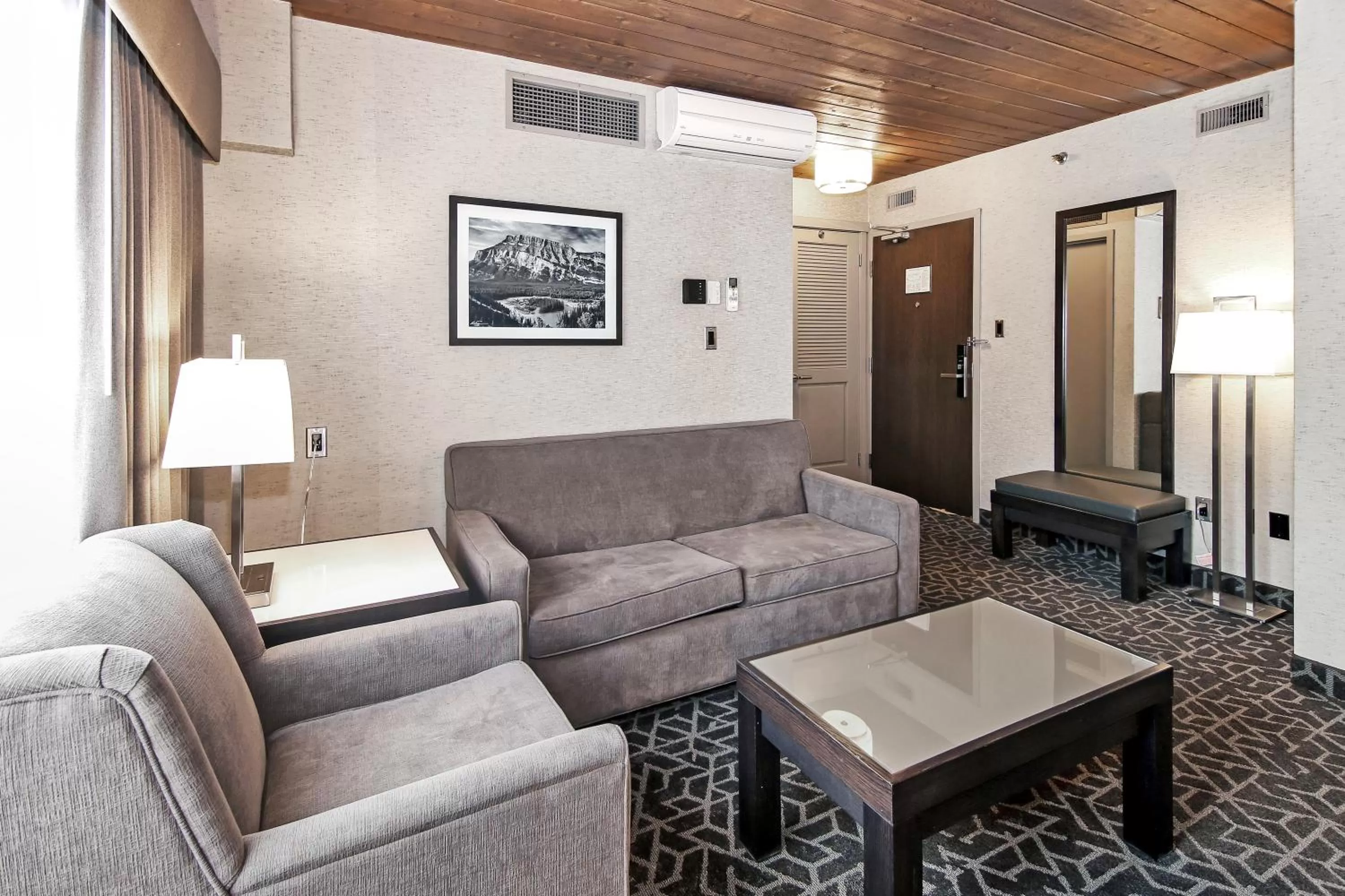 Seating area in Best Western Plus Banff International Lodge