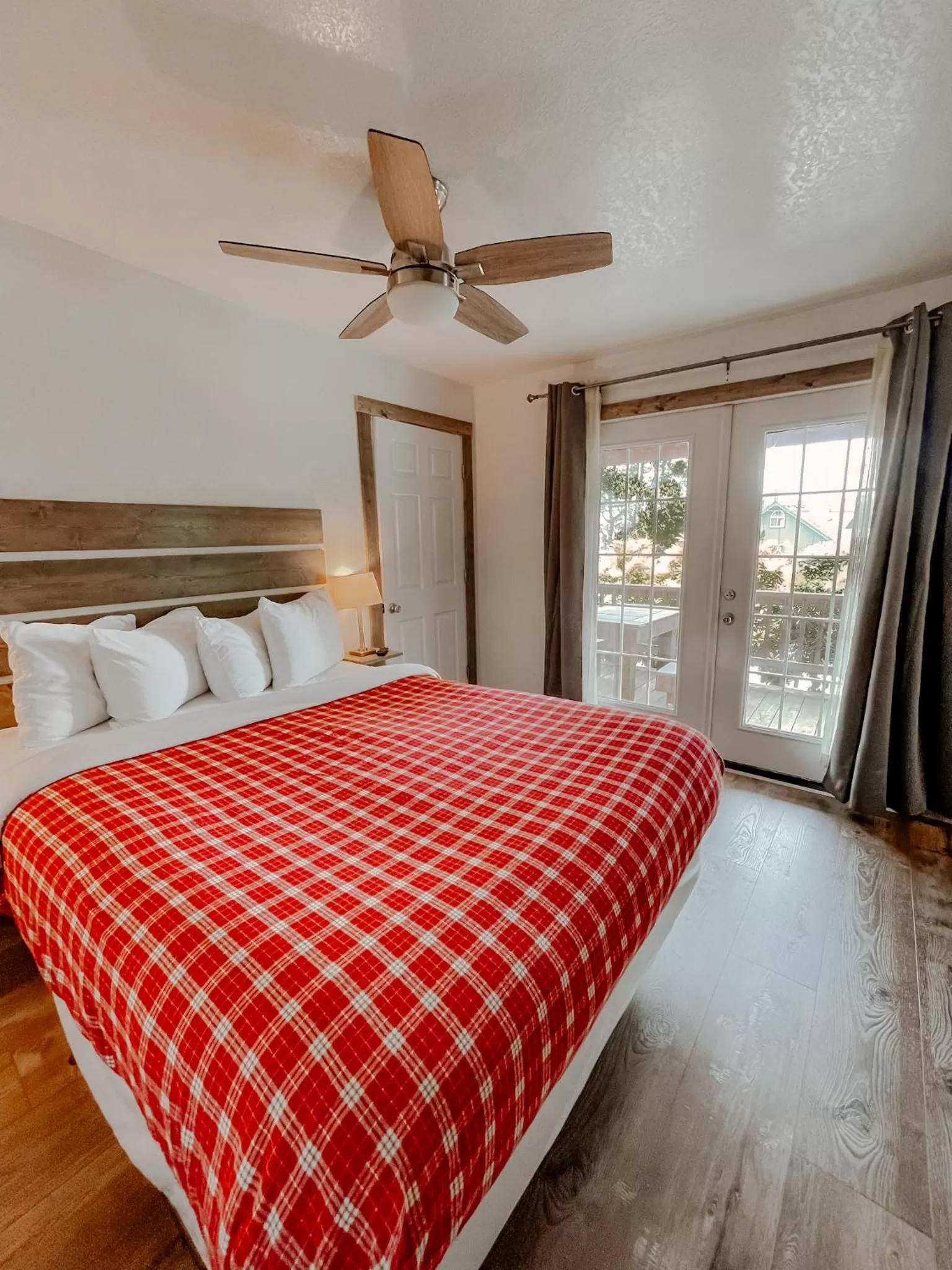 Bed in View Crest Lodge