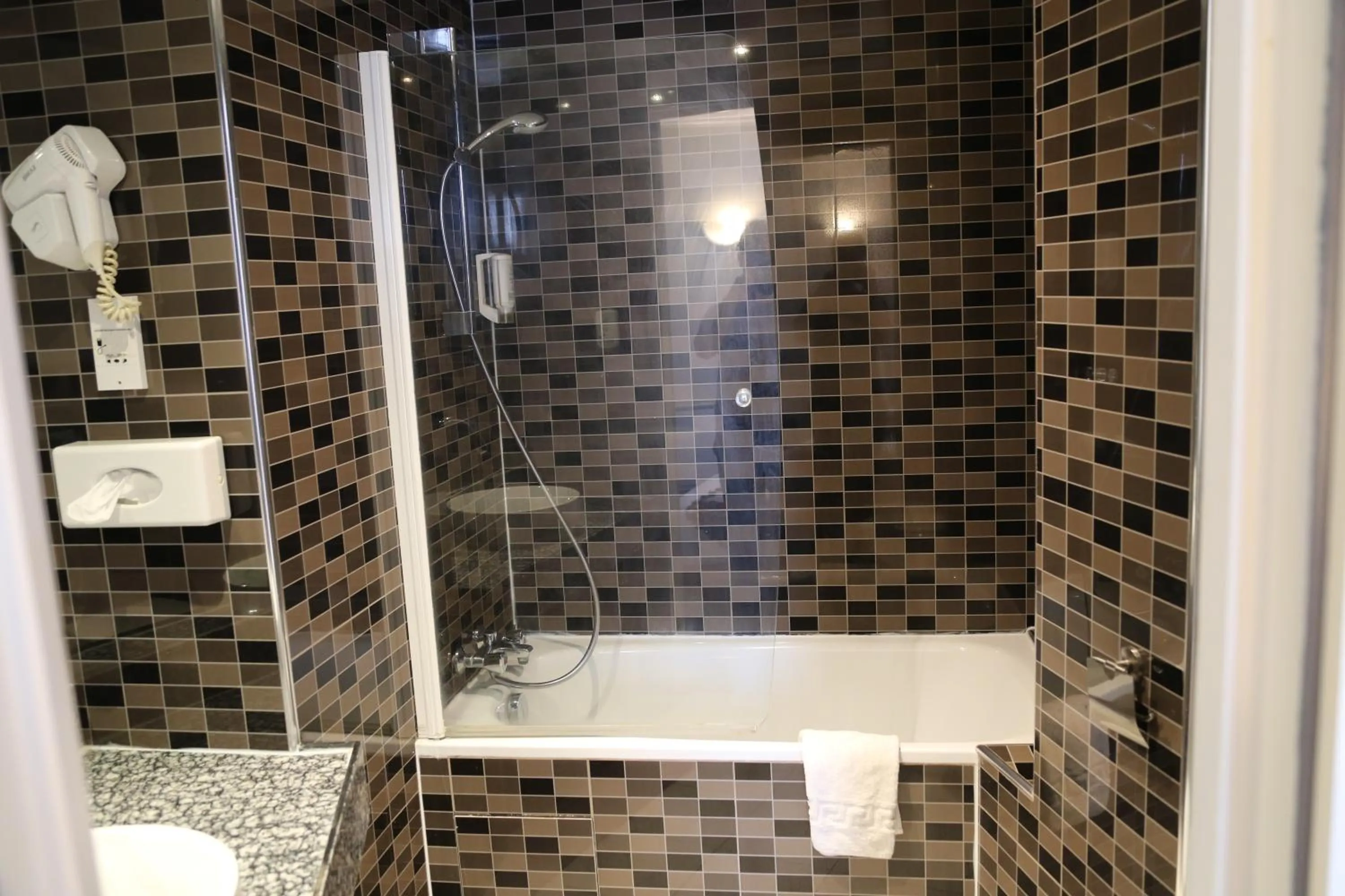 Bathroom in Hôtel Princesse Isabelle