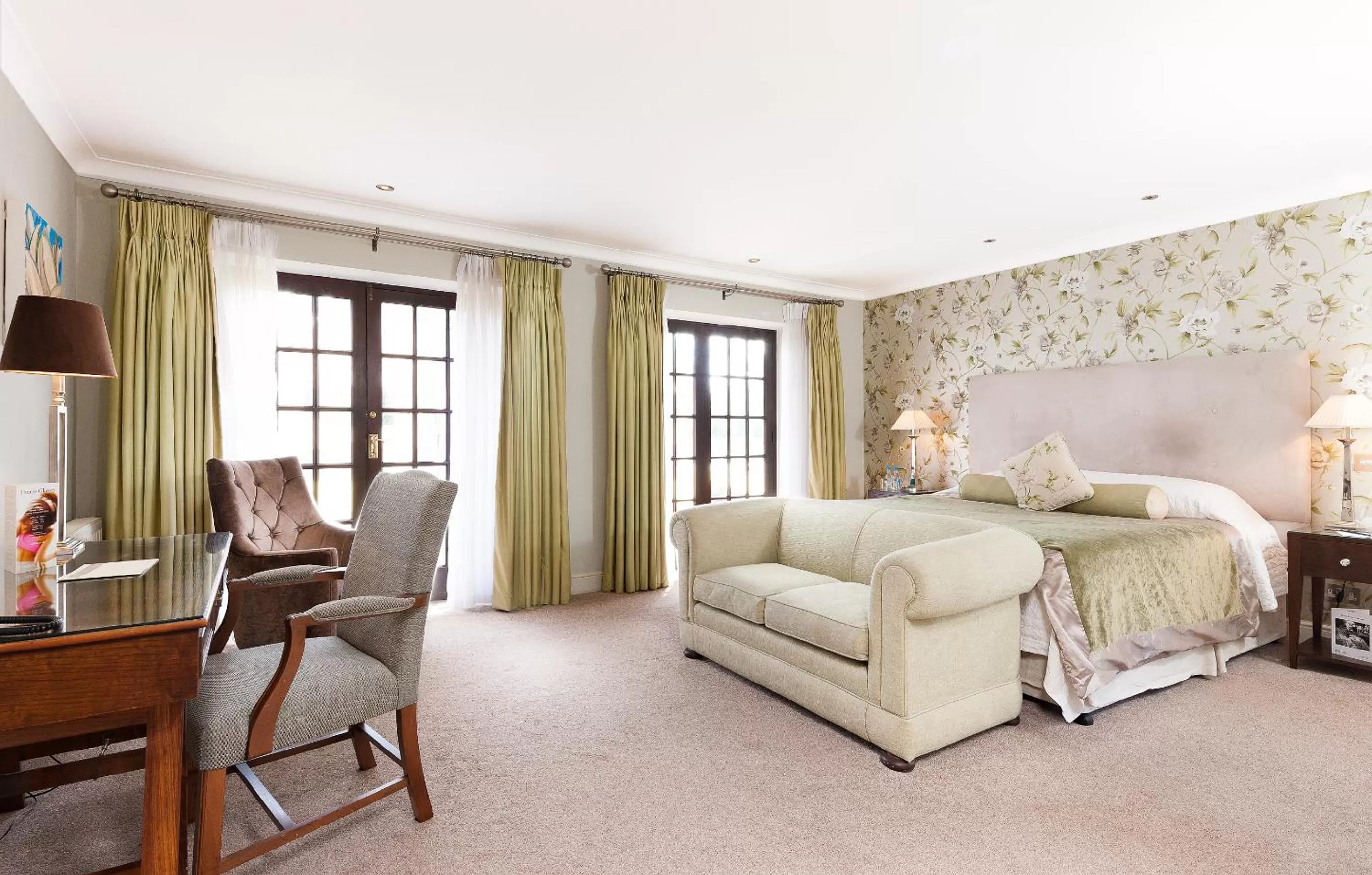 Bed in Foxhills Club & Resort