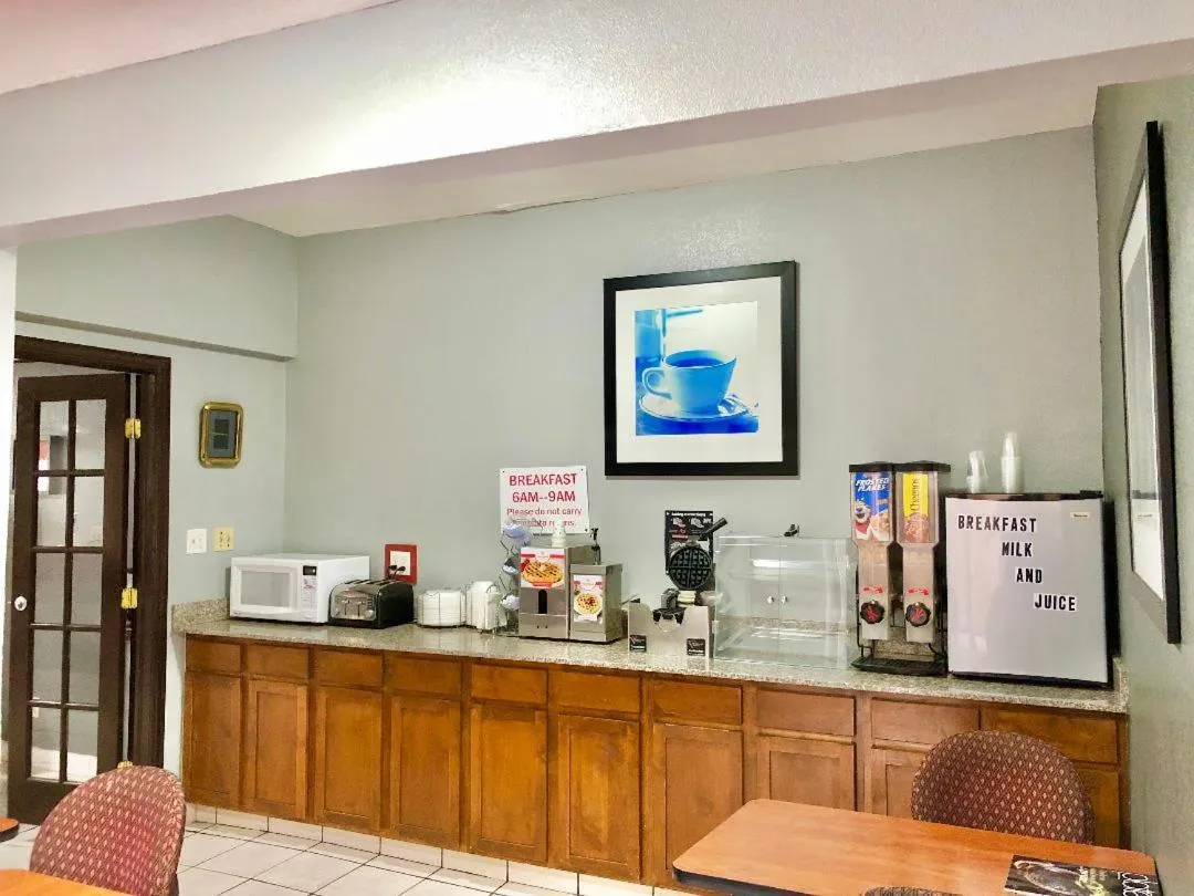 Food and drinks in Americas Best Value Inn Yukon