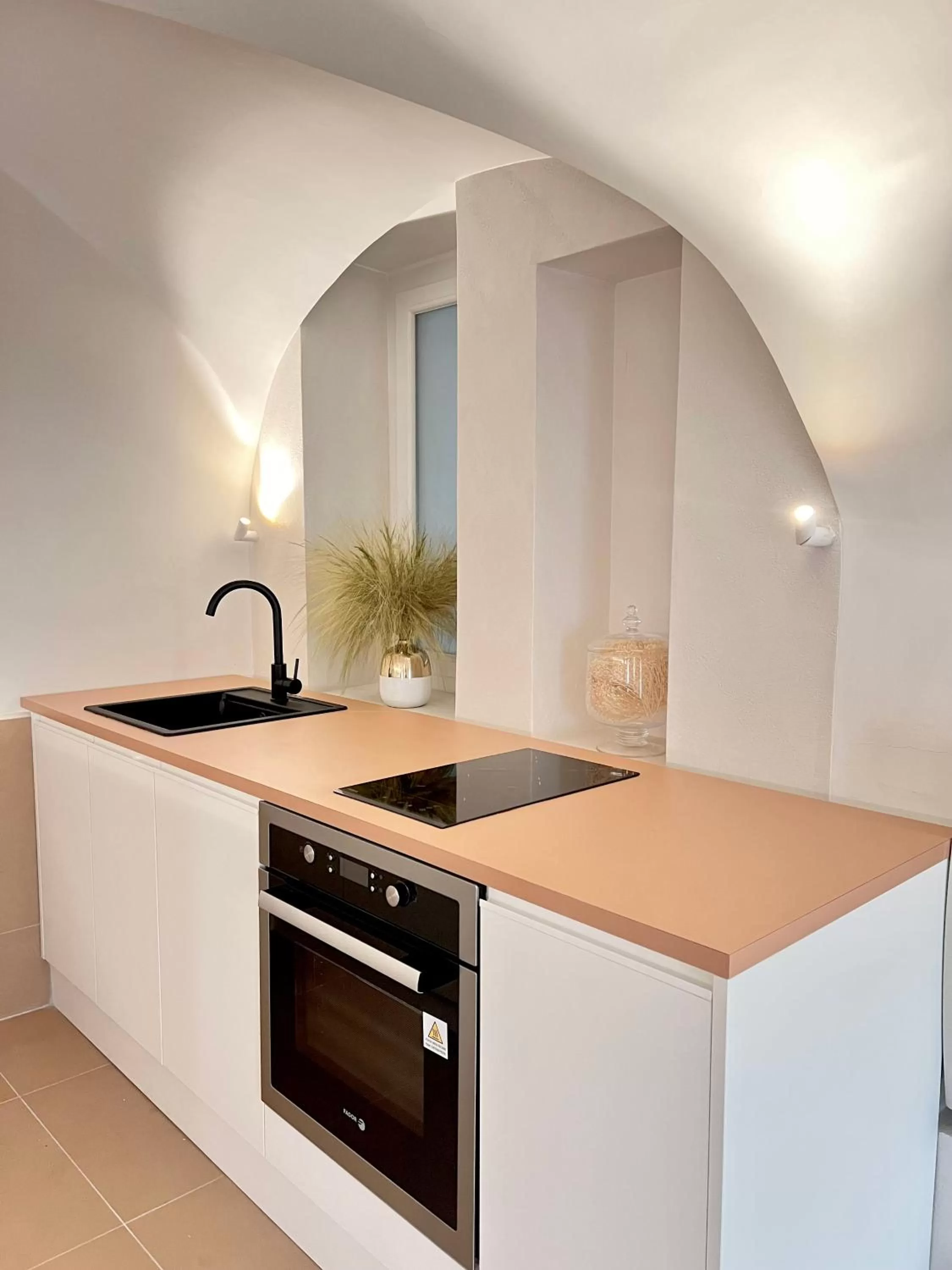 Kitchen or kitchenette, Kitchen/Kitchenette in MiHotel Comte