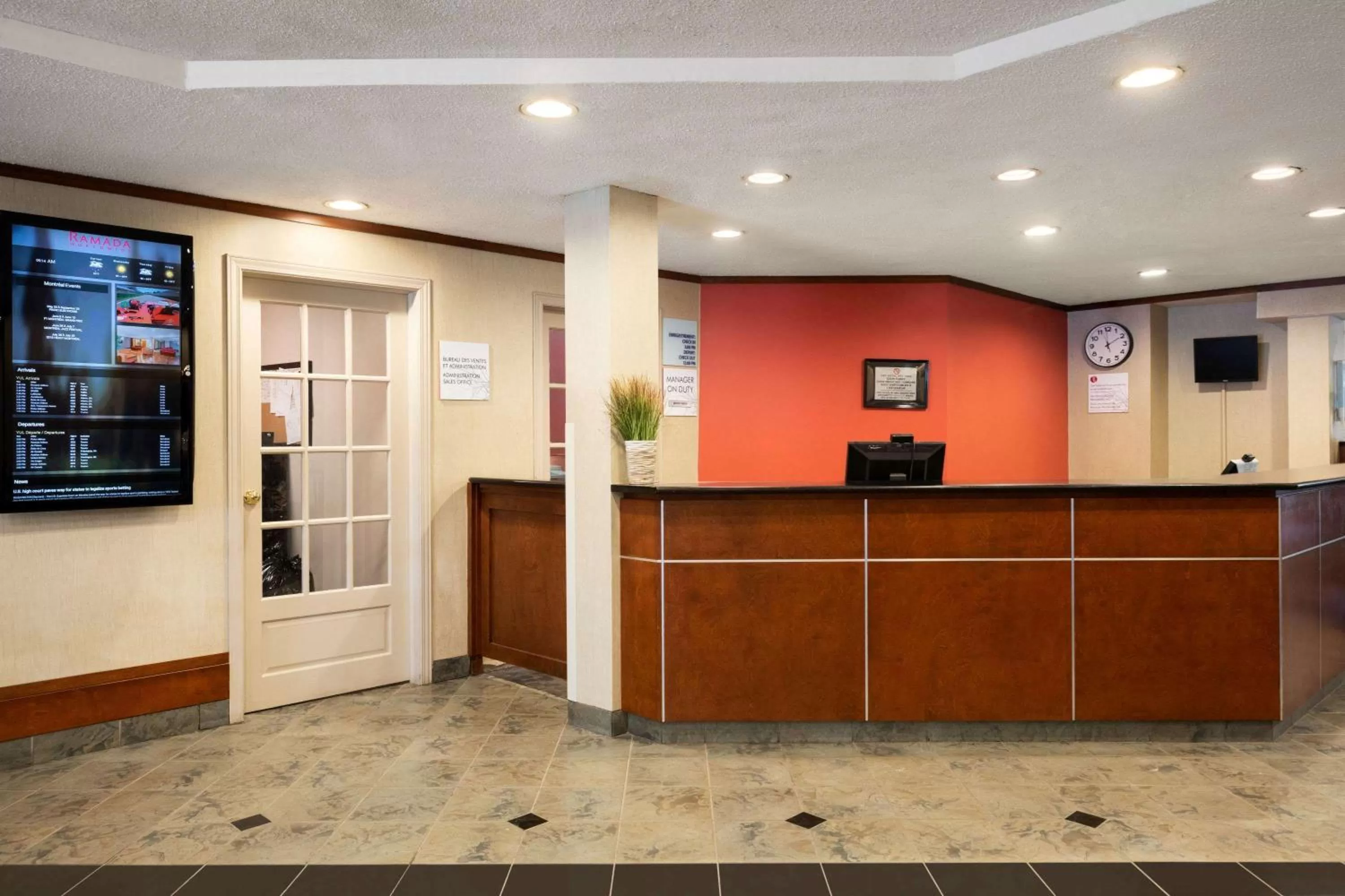 Lobby or reception in Ramada Plaza by Wyndham Montreal