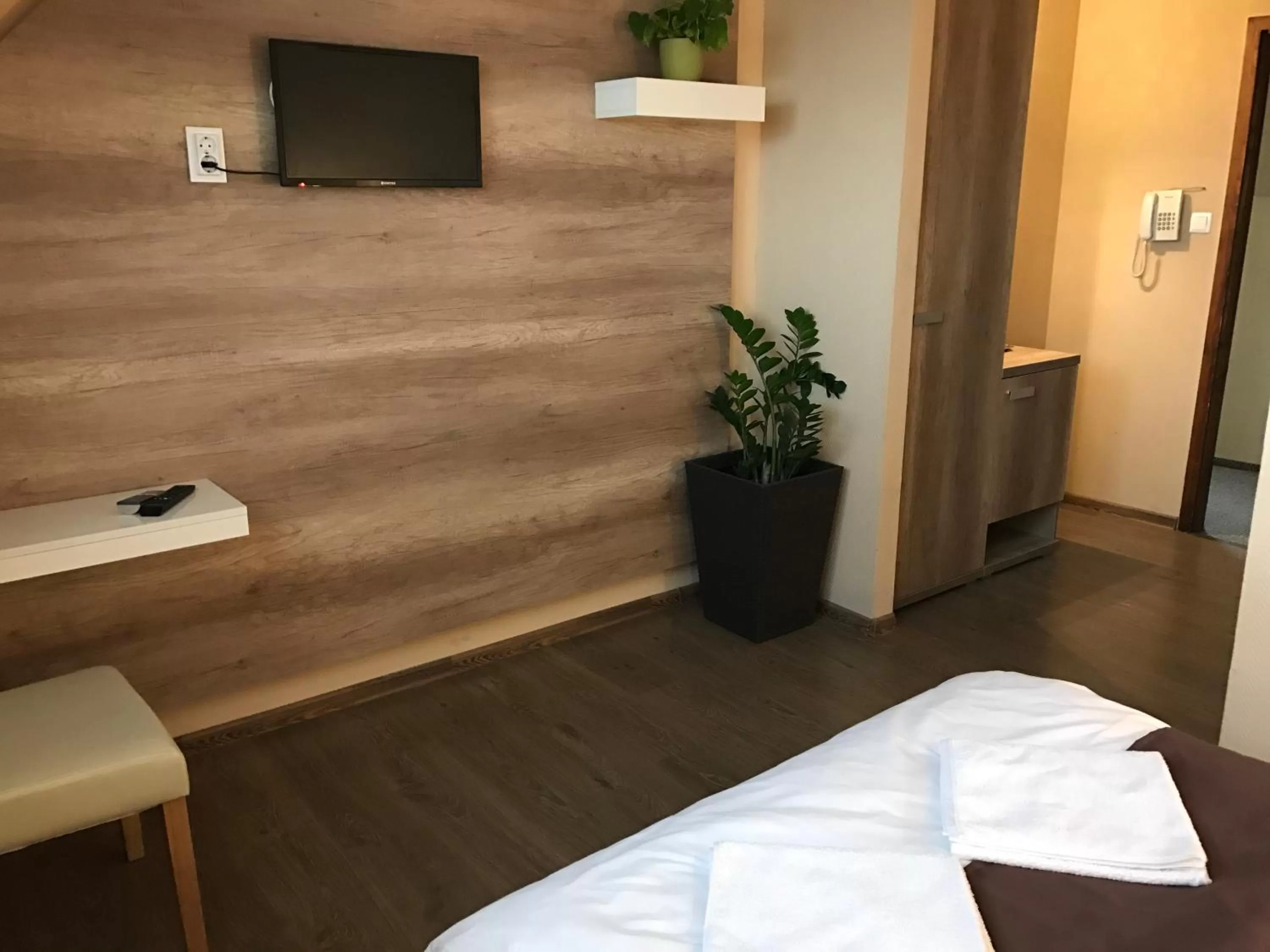 Bed in Abszolút Hotel és Panzió