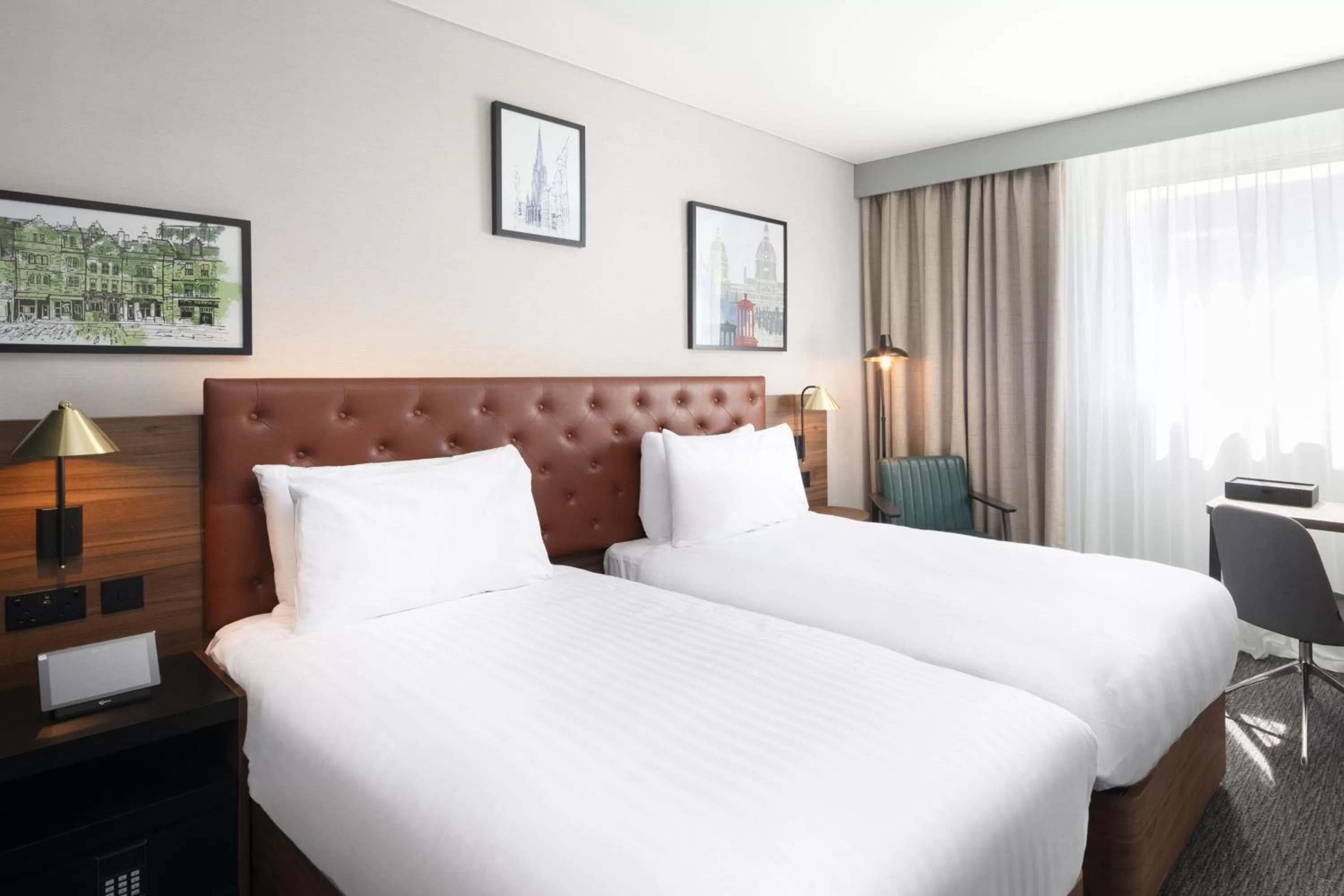 Photo of the whole room, Bed in Four Points by Sheraton Edinburgh