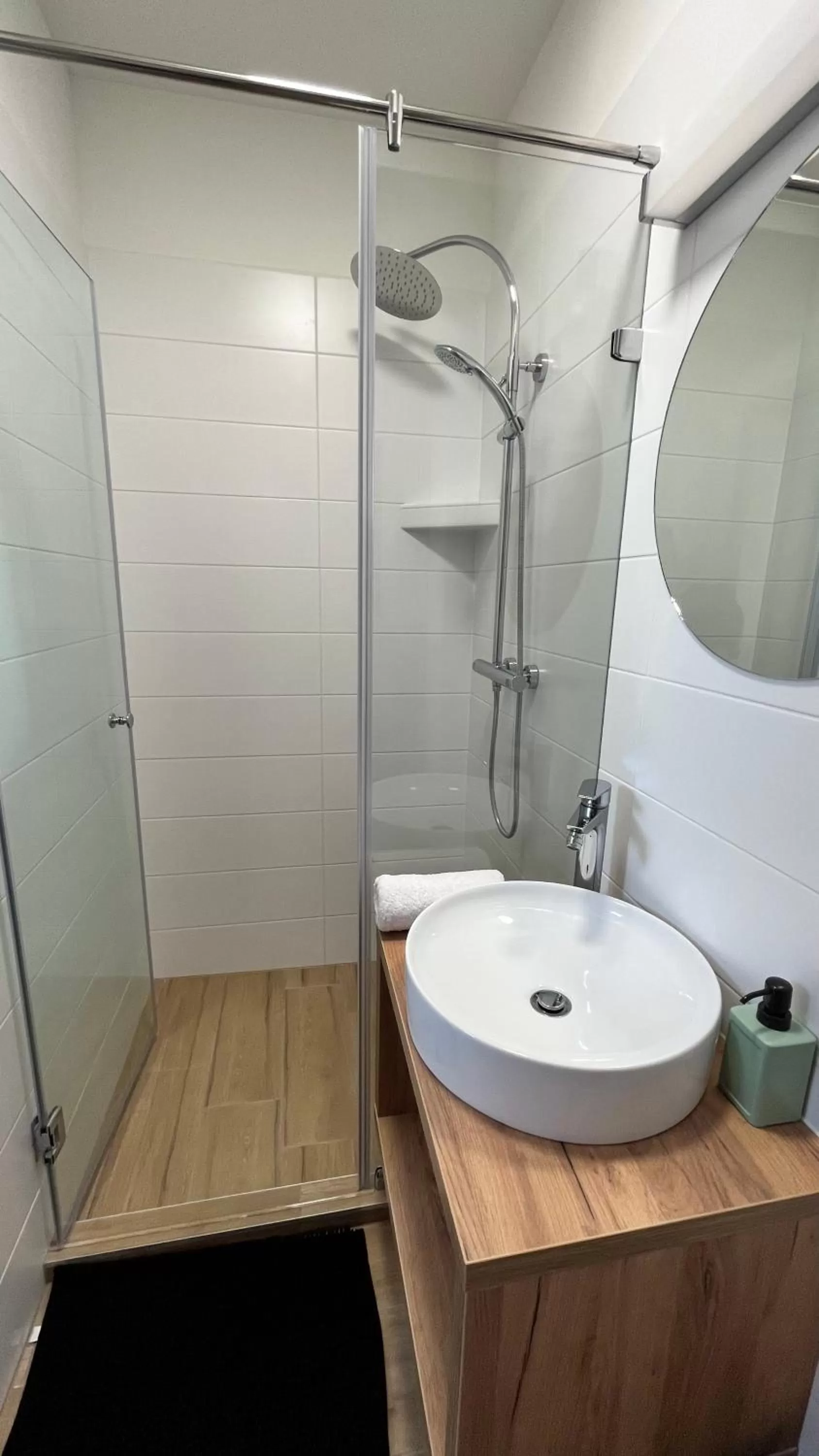 Shower in Rezidex Apartmanház