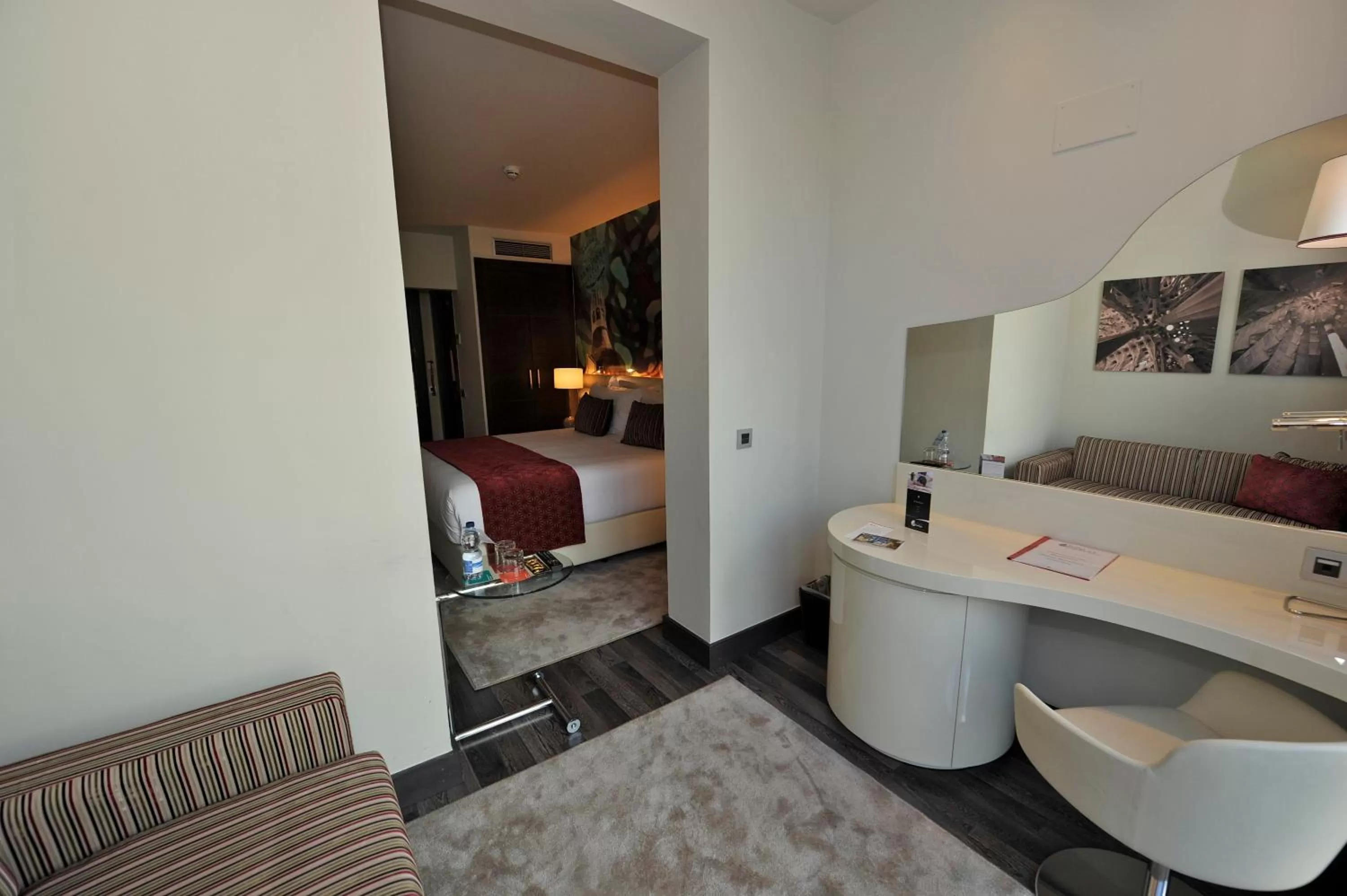 Photo of the whole room, Bed in Hotel Indigo Barcelona - Plaza Catalunya 4Sup by IHG