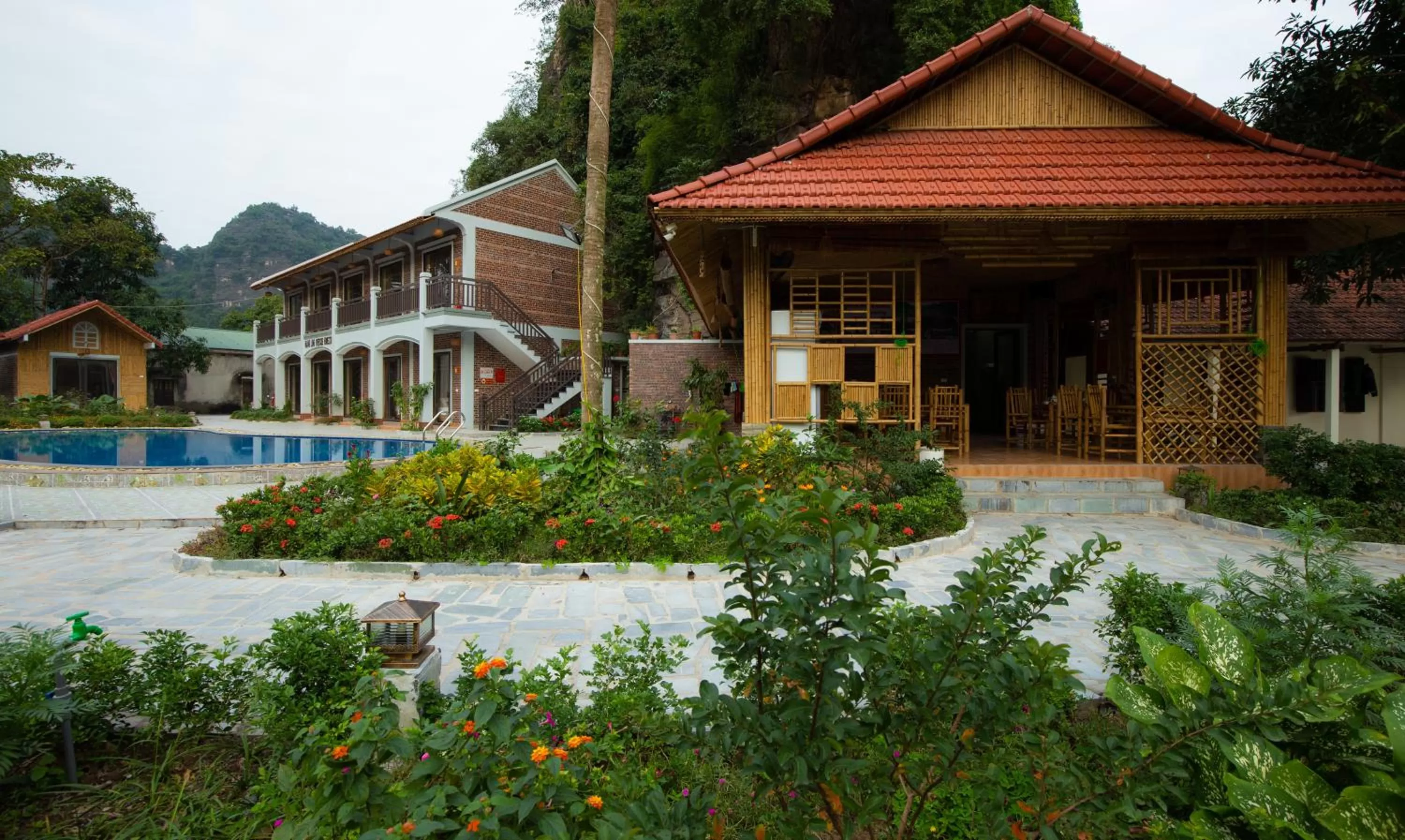 HoangLong Riverside Homestay