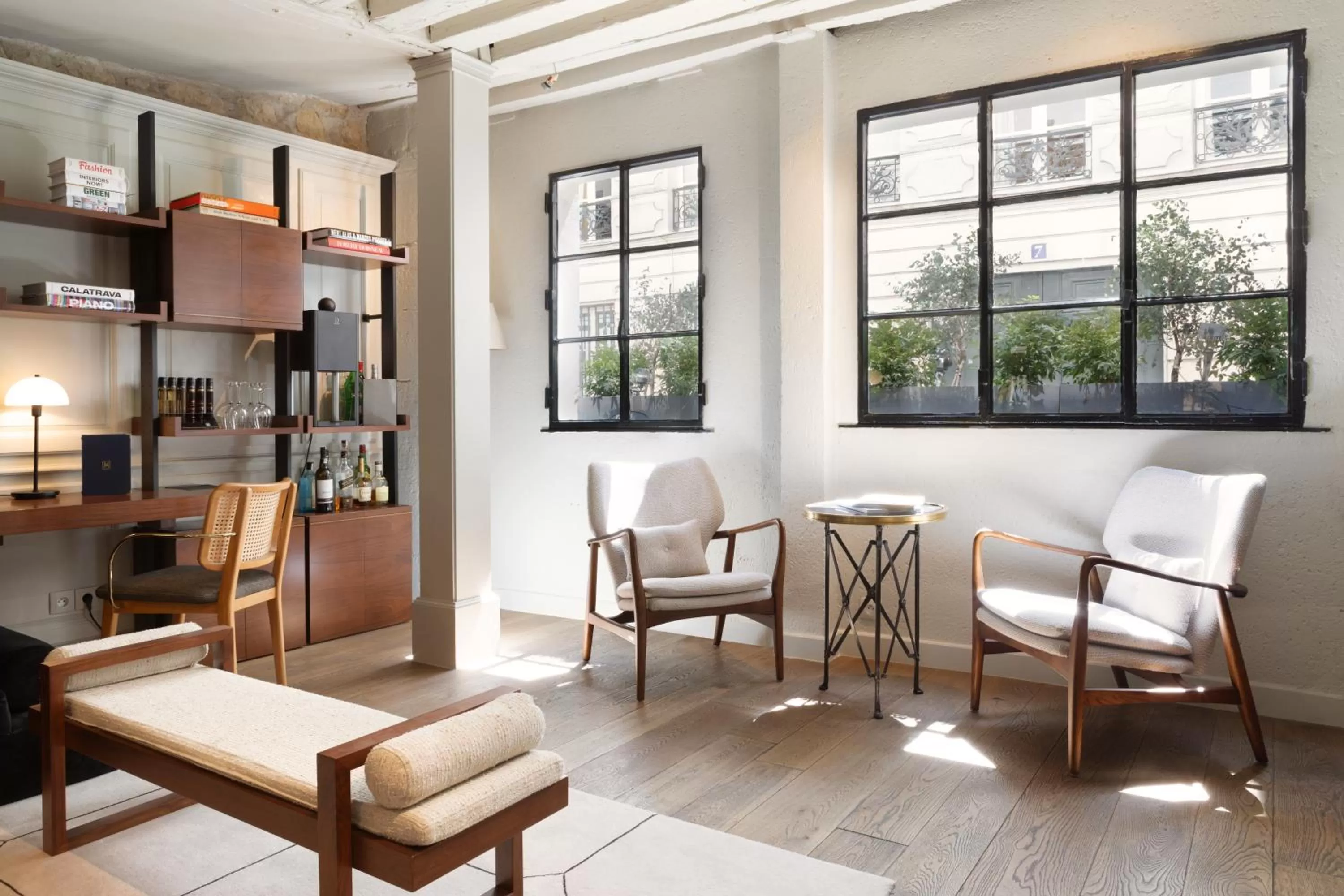 Living room in Hotel Verneuil Saint Germain