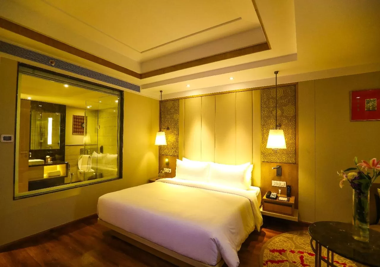 Bedroom, Bed in Radisson Bhopal