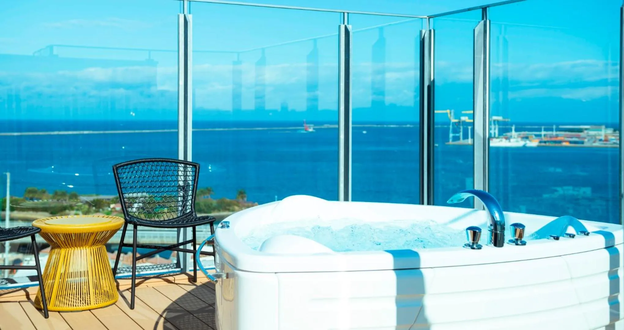 Sea view in HOTEL SANSUI NAHA Ryukyu Onsen Naminoue-No-Yu