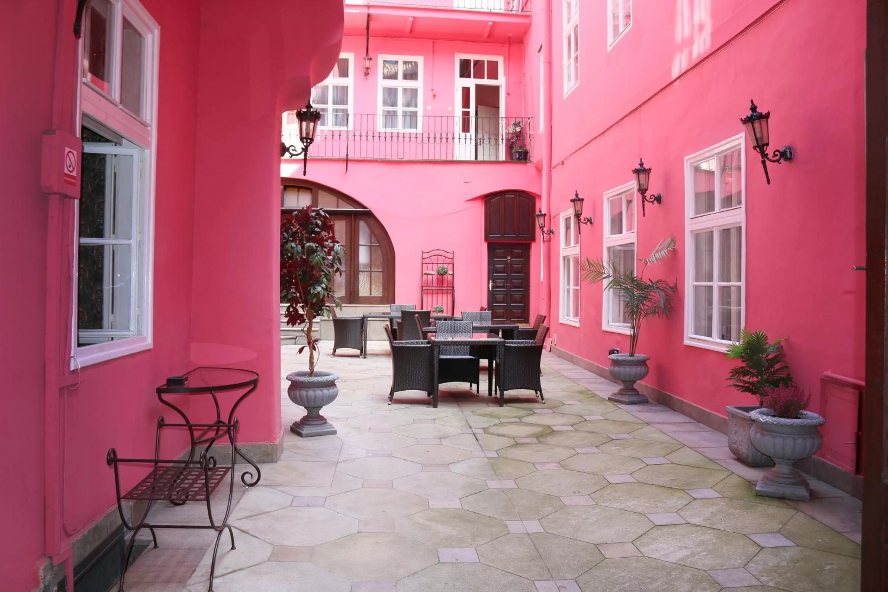 Facade/entrance in Residence Seven Angels